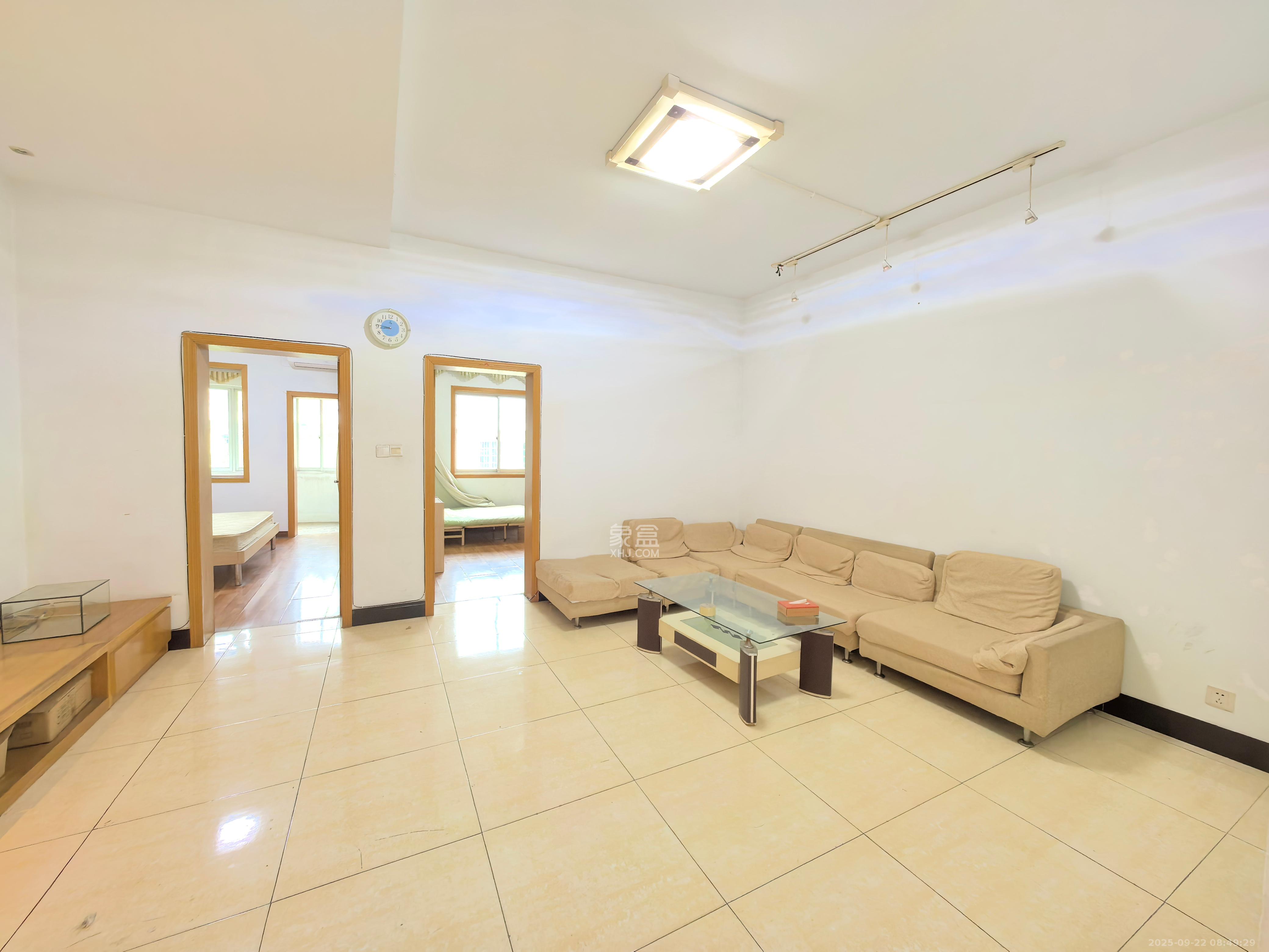 中南汽车世界 1室0厅0卫 1000.0元/月 中南汽车世界 1室0厅0卫 1000.0元/月室内图