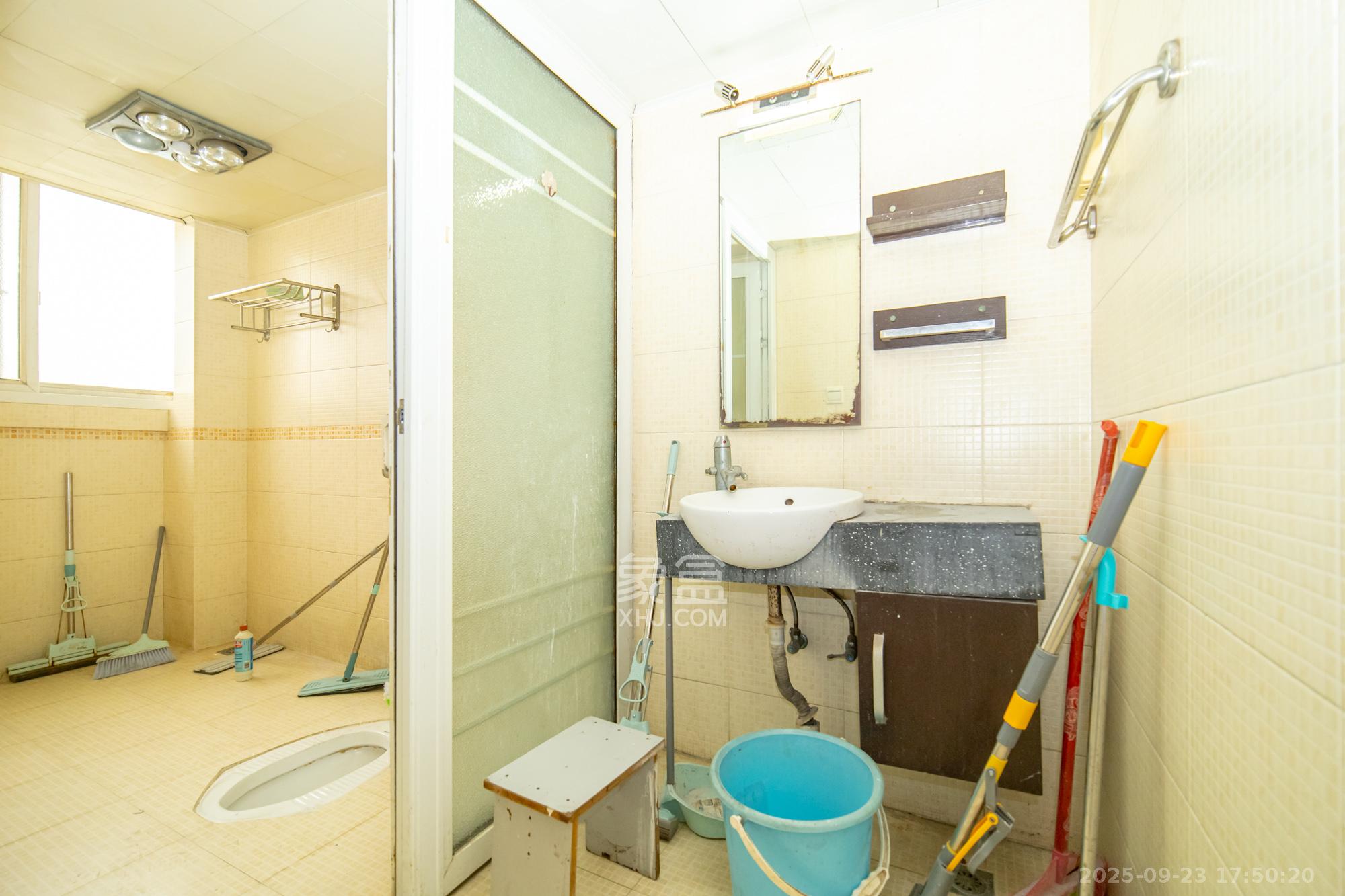 晶华美地 4室2厅2卫 79.8万 晶华美地 4室2厅2卫 79.8万卫生间