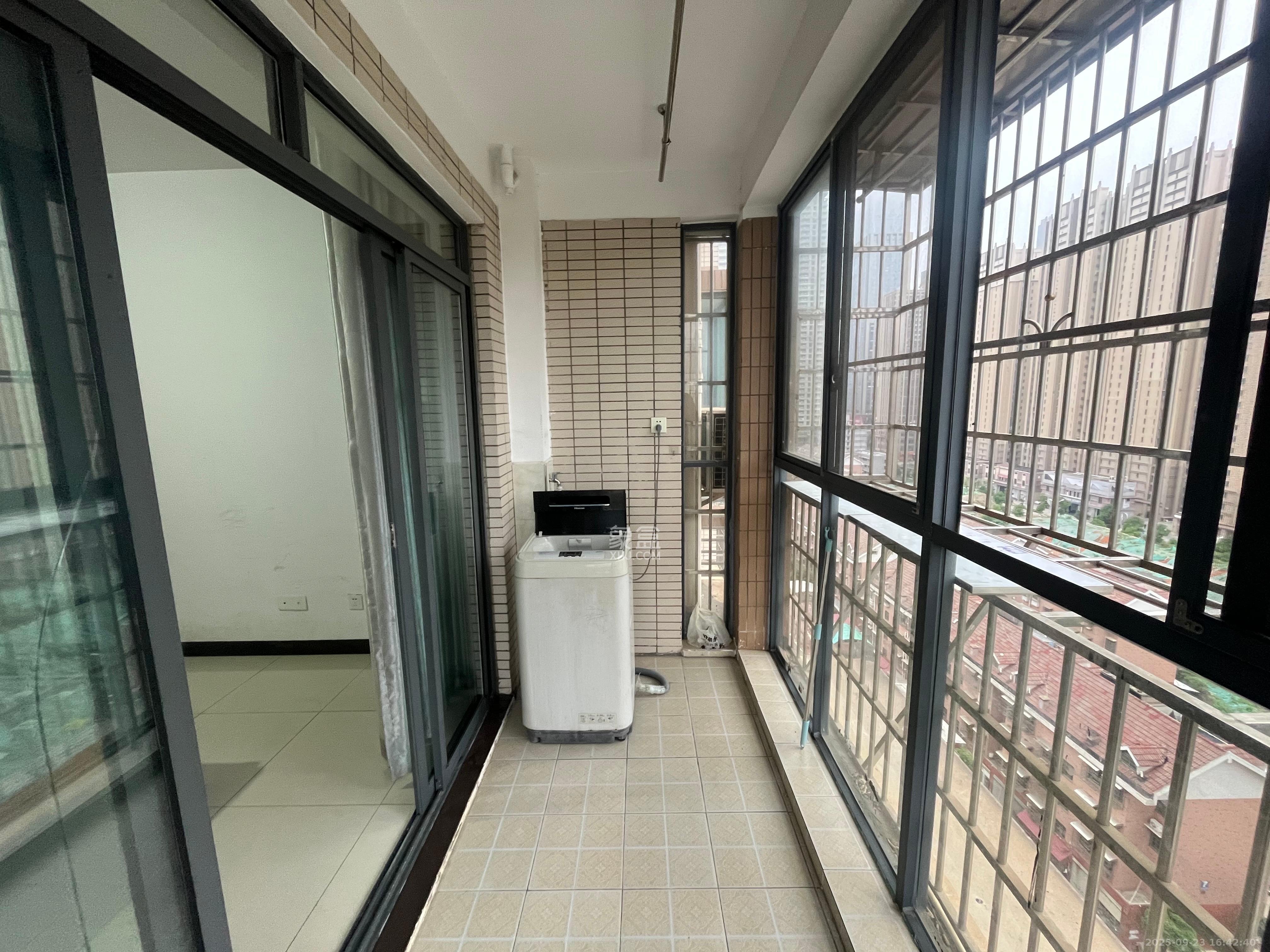 茶山馨苑  1室2厅1卫   2000.00元/月室内图