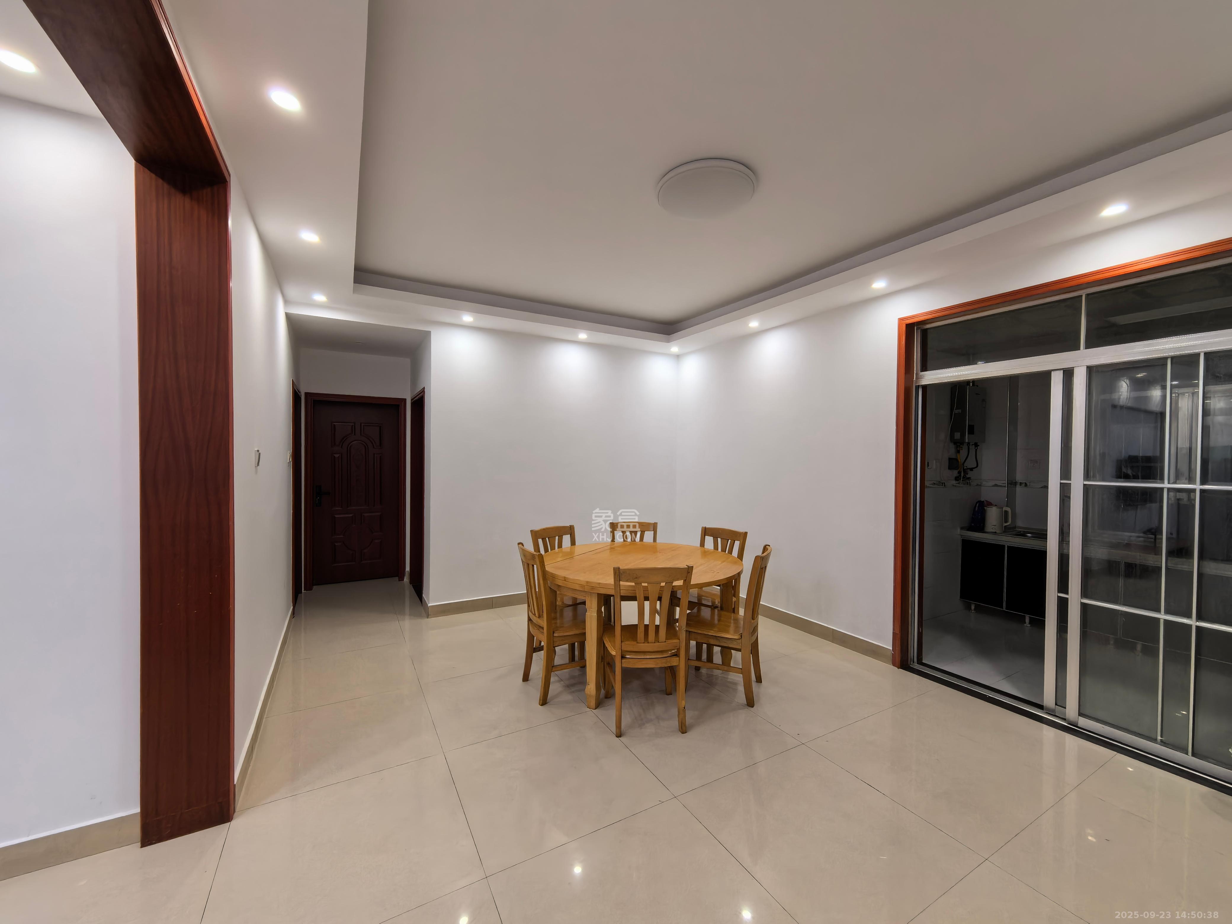 先锋新宇 3室2厅2卫 2200.0元/月 先锋新宇 3室2厅2卫 2200.0元/月室内图