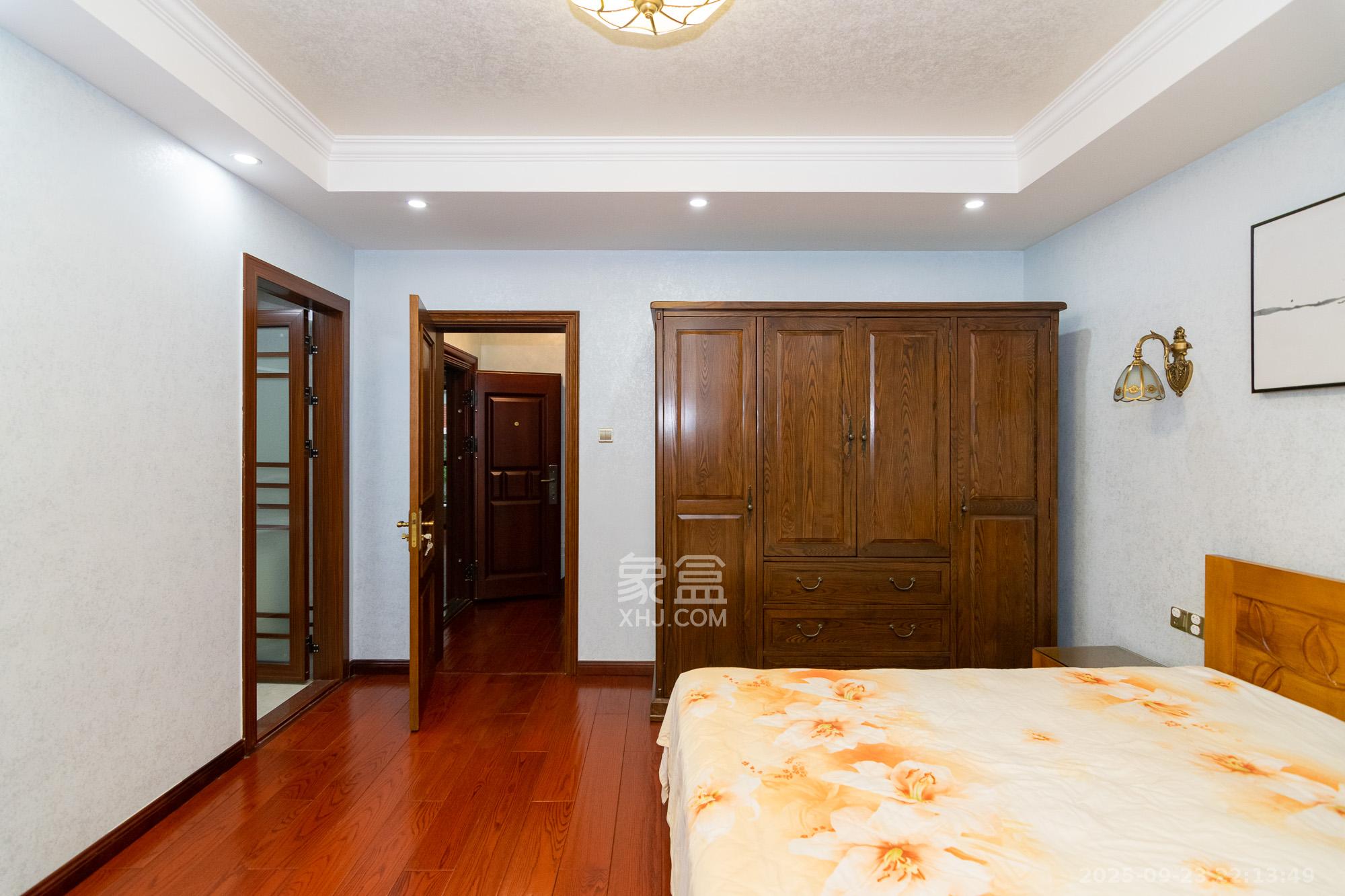 悦禧国际山庄 5室3厅4卫 438.0万 悦禧国际山庄 5室3厅4卫 438.0万卧室