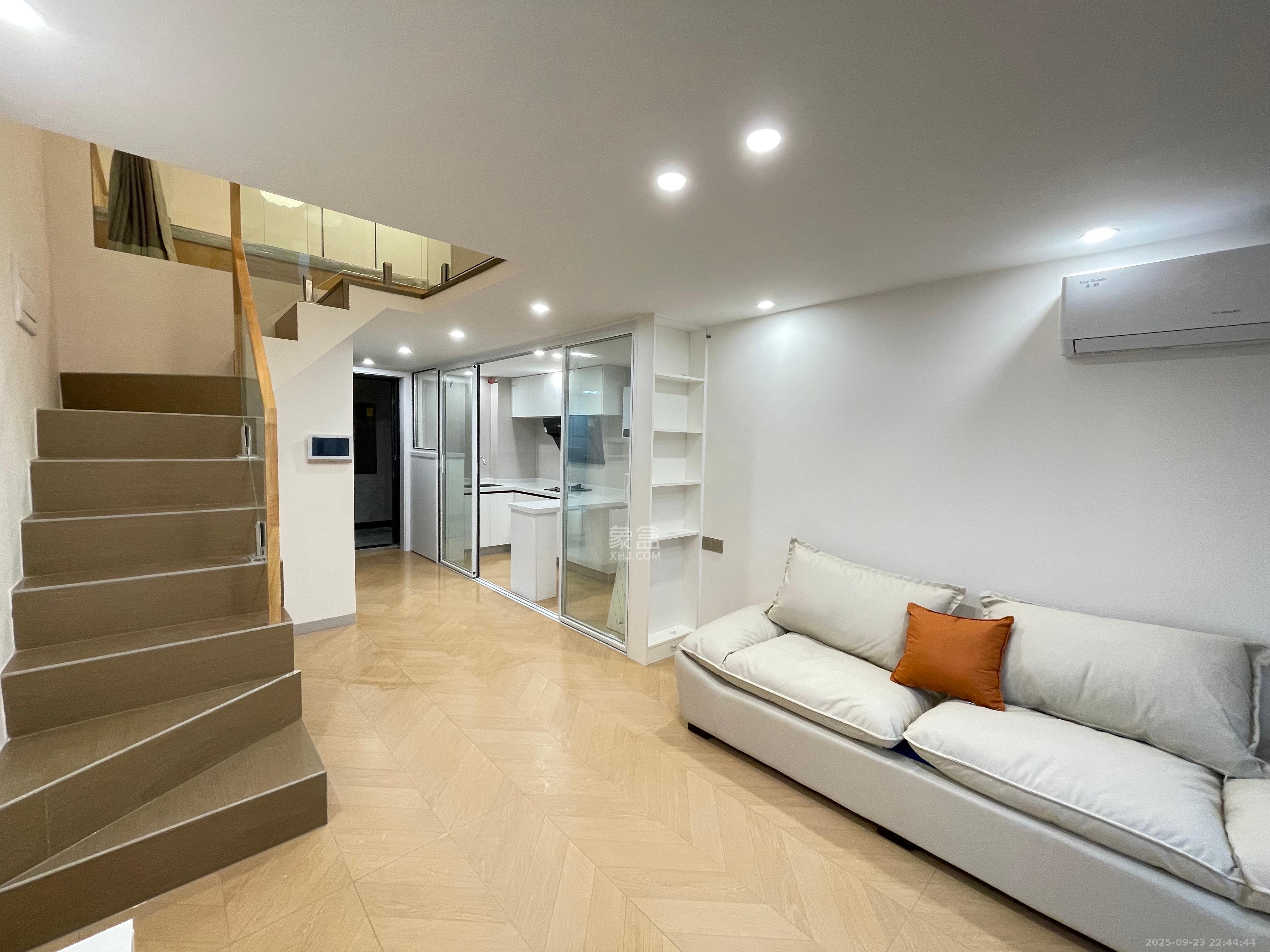 中国铁建湘语梅溪  2室1厅1卫    2300.0元/月室内图