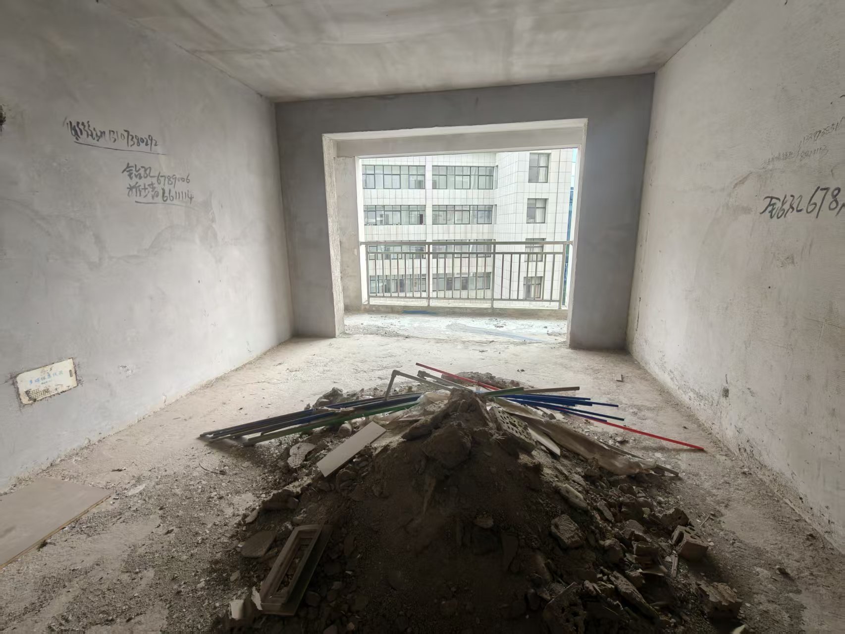 大通和苑  4室2厅2卫    60.0万