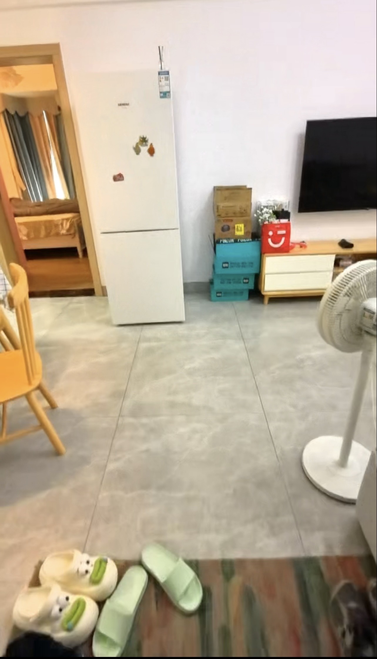 美丽华居  2室2厅2卫   82.00万客厅