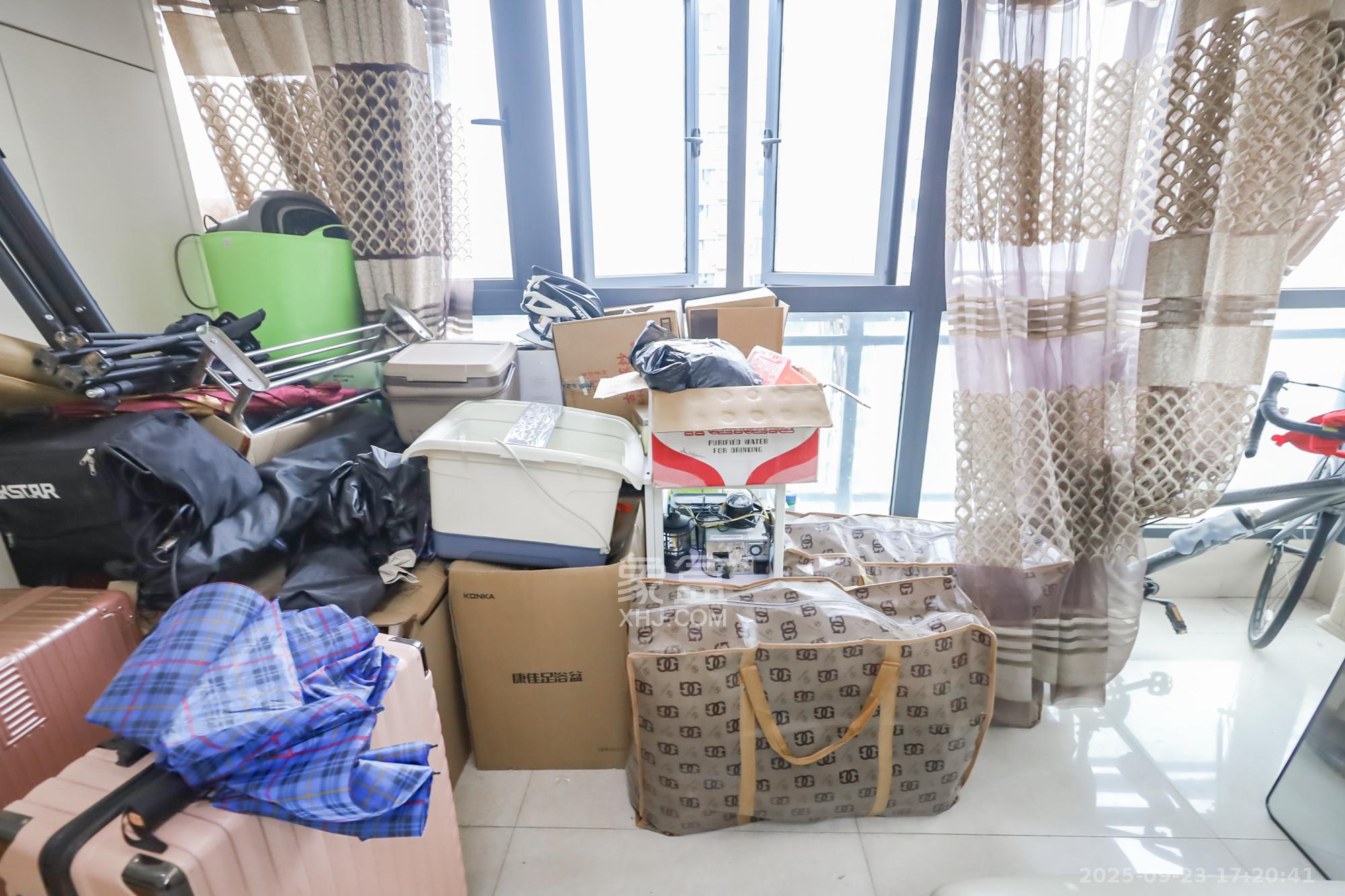 奥克斯广场  3室2厅2卫    105.0万 奥克斯广场  3室2厅2卫    105.0万阳台