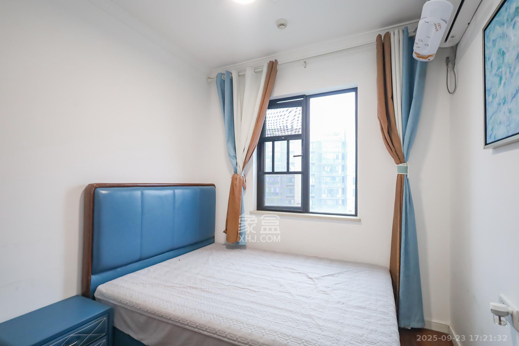 万科里金域国际  4室2厅2卫    238.0万卧室