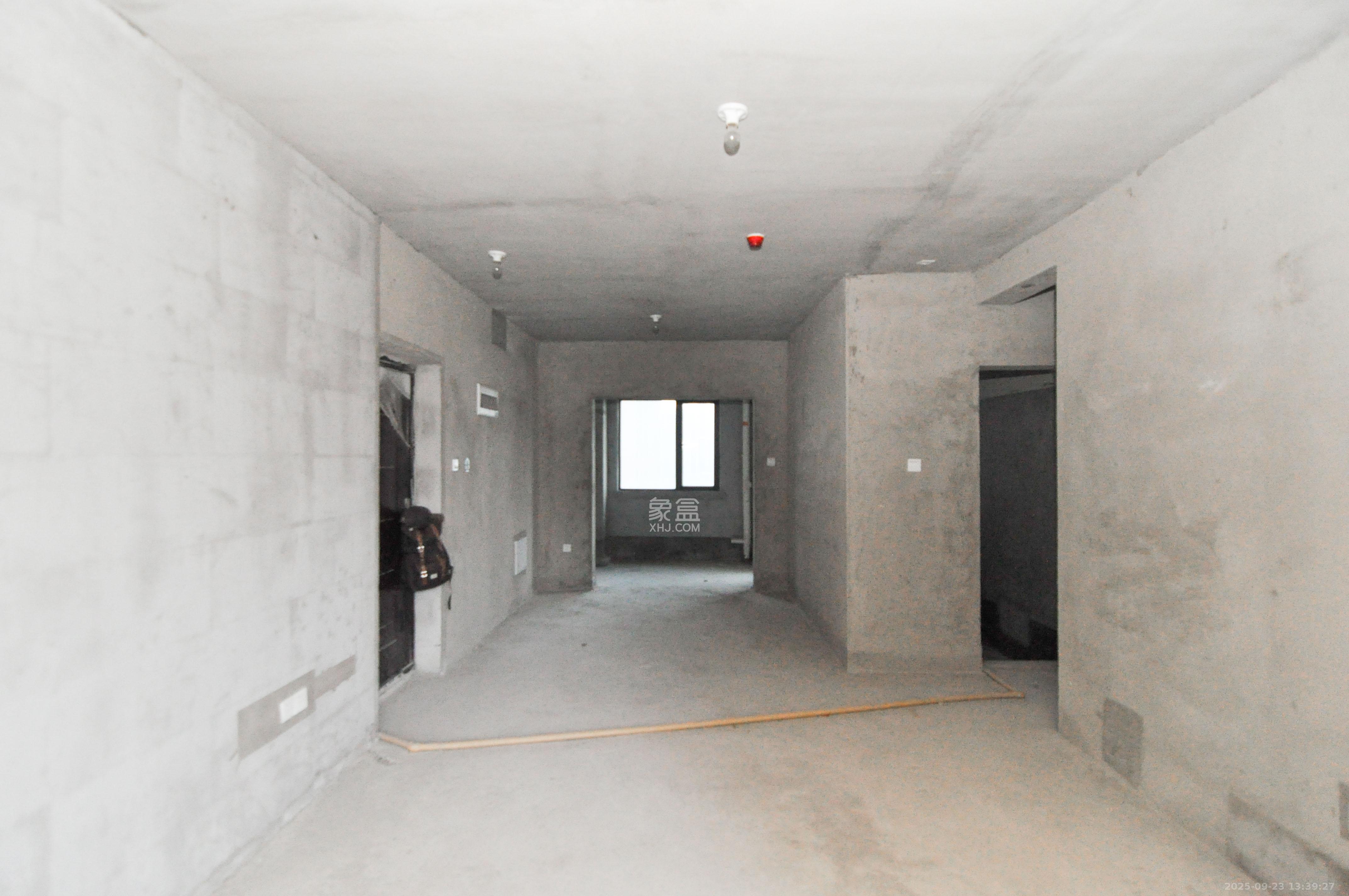 振业城三期 4室2厅2卫 139.0万 振业城三期 4室2厅2卫 139.0万客厅