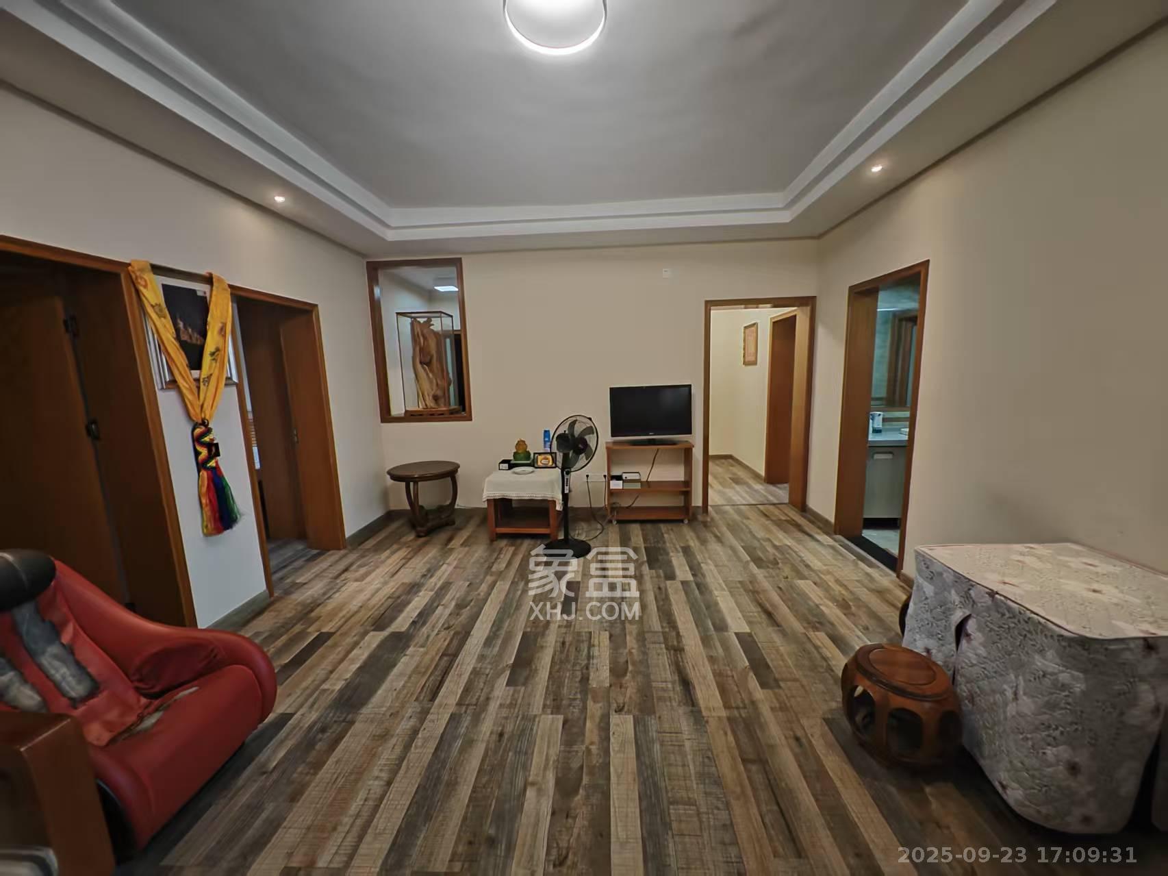 武警医院家属区  3室2厅1卫    3100.0元/月室内图