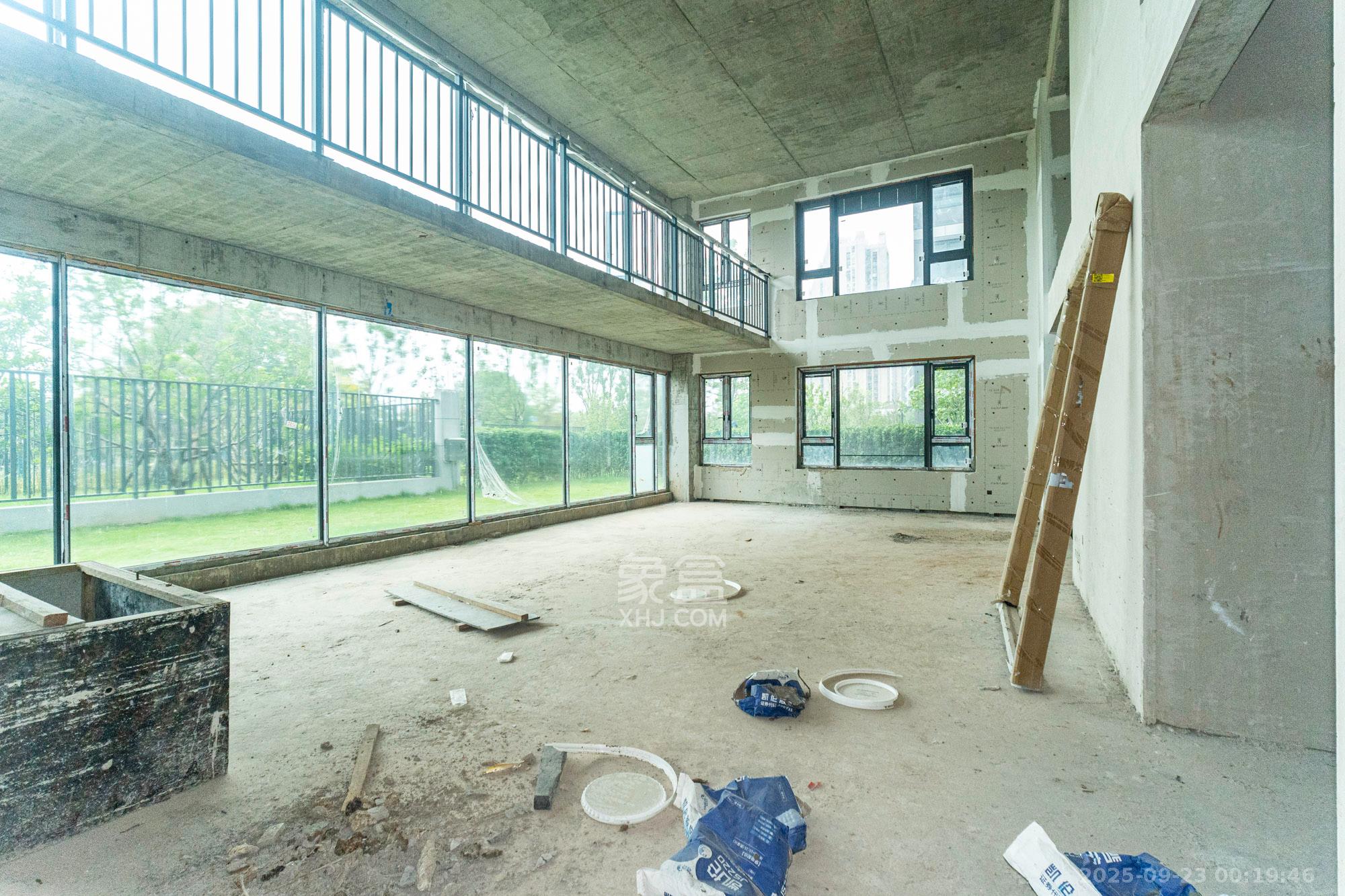 万科松湖天地  6室2厅3卫    648.0万 万科松湖天地  6室2厅3卫    648.0万