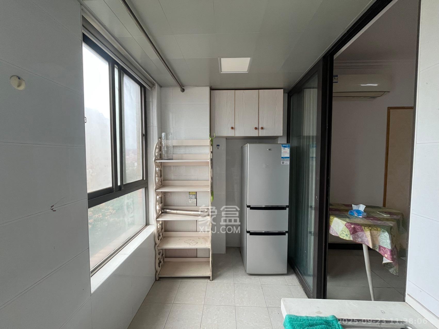 中信凯旋蓝岸(中信新城三期) 1室1厅1卫 1400.0元/月 中信凯旋蓝岸(中信新城三期) 1室1厅1卫 1400.0元/月室内图