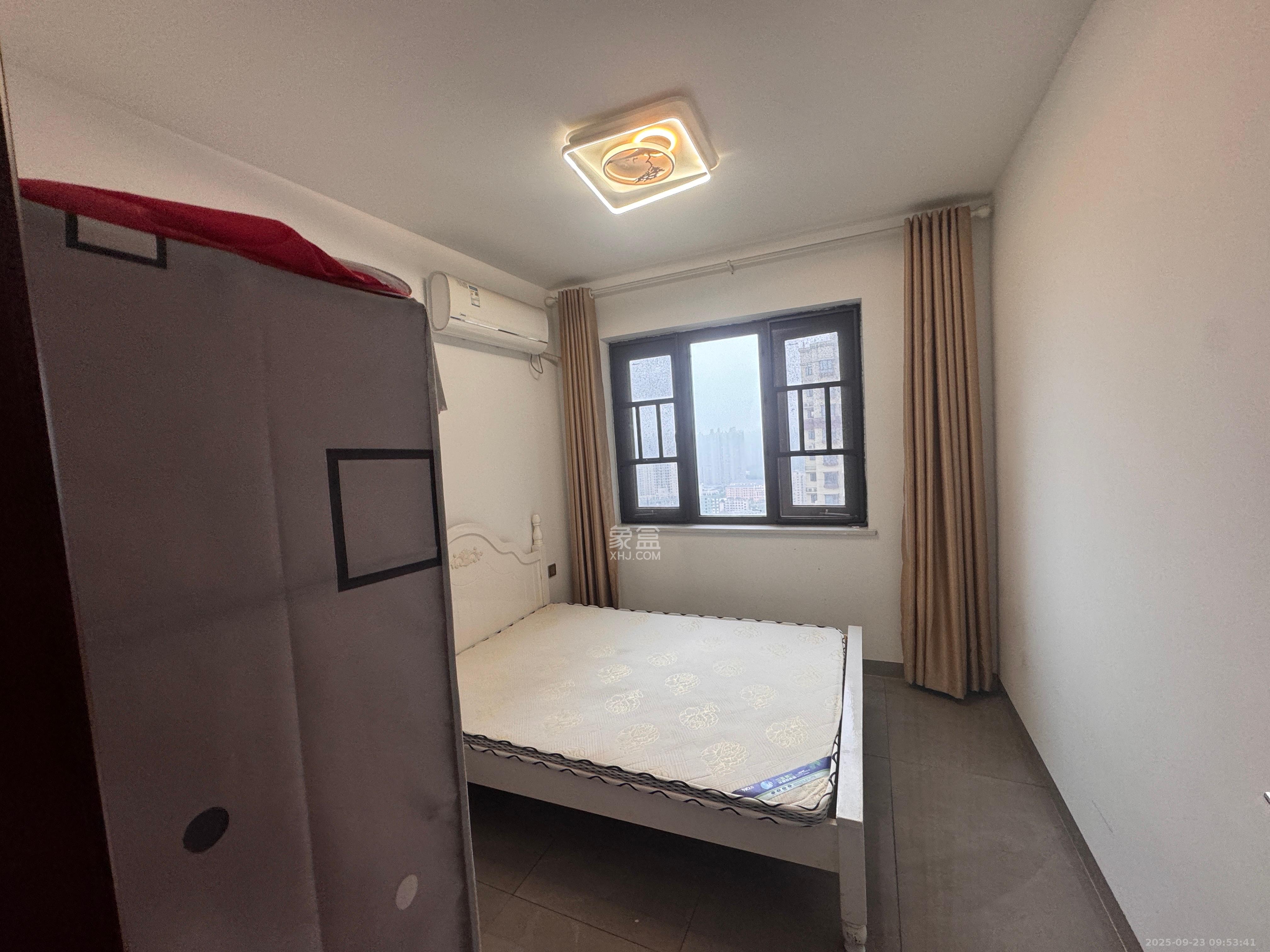 山语城三期  3室2厅2卫   2200.00元/月室内图