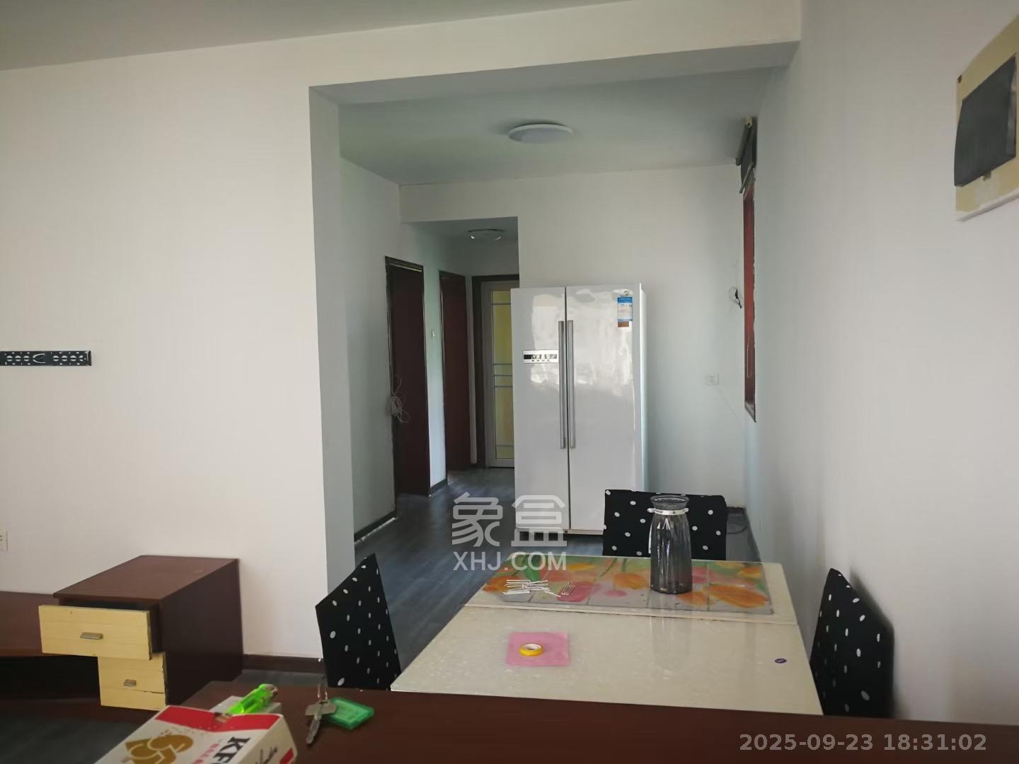 东方新城  2室2厅1卫    2100.0元/月室内图