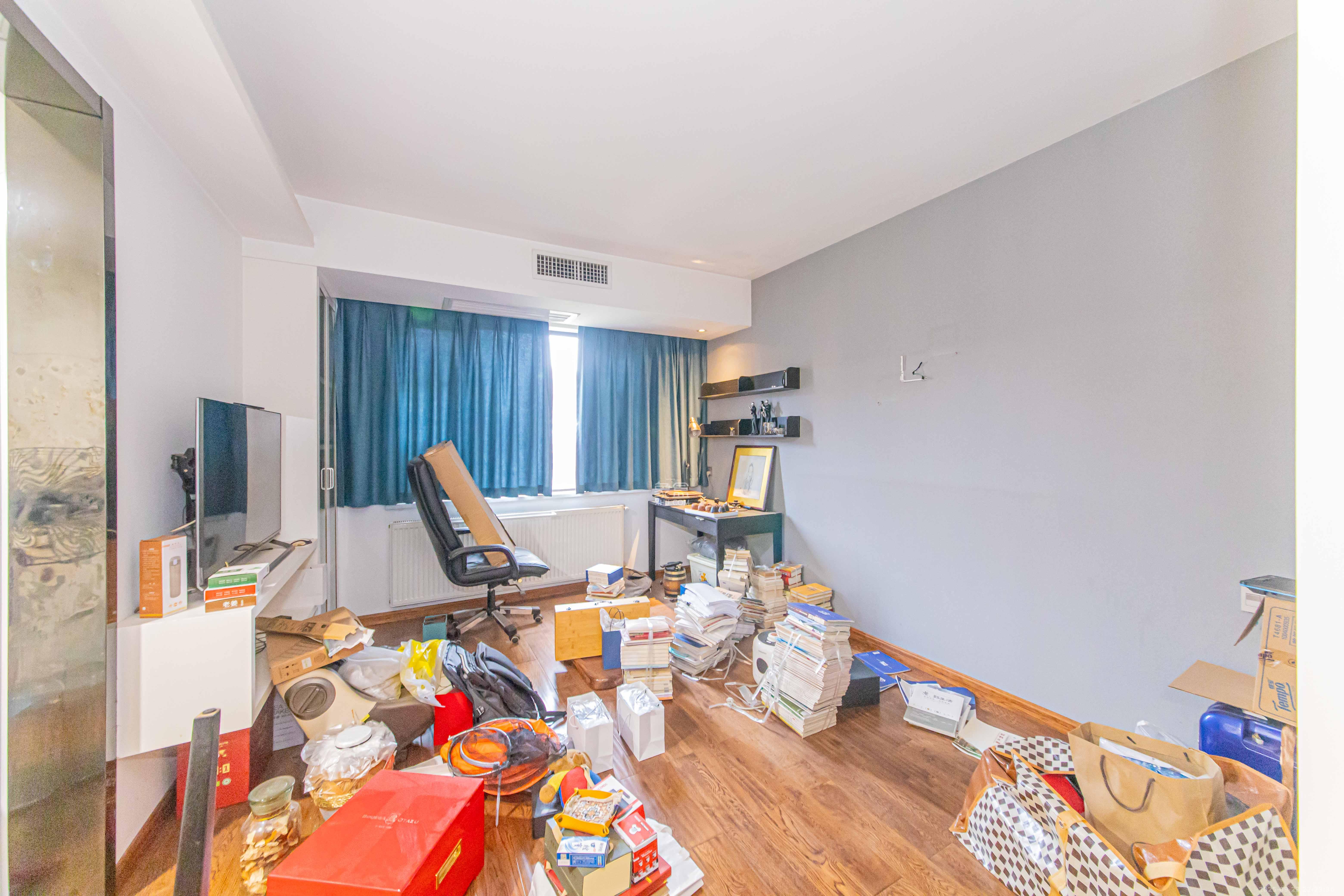 鑫远和城（一、二期）  4室1厅2卫    186.0万卧室