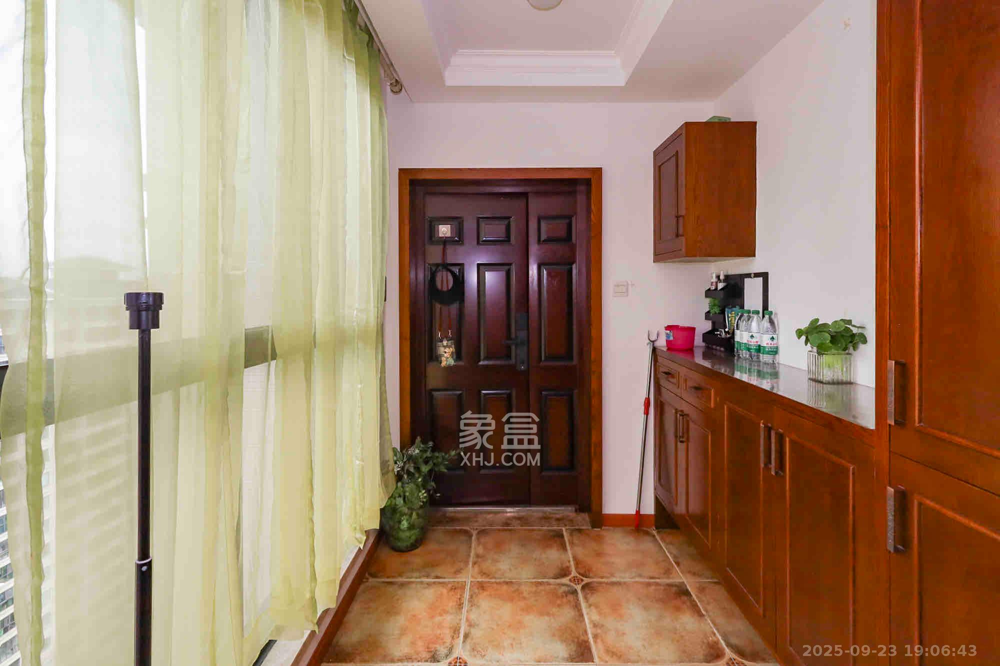 滨江一号（丰泰花园）  3室2厅2卫    3200.0元/月室内图