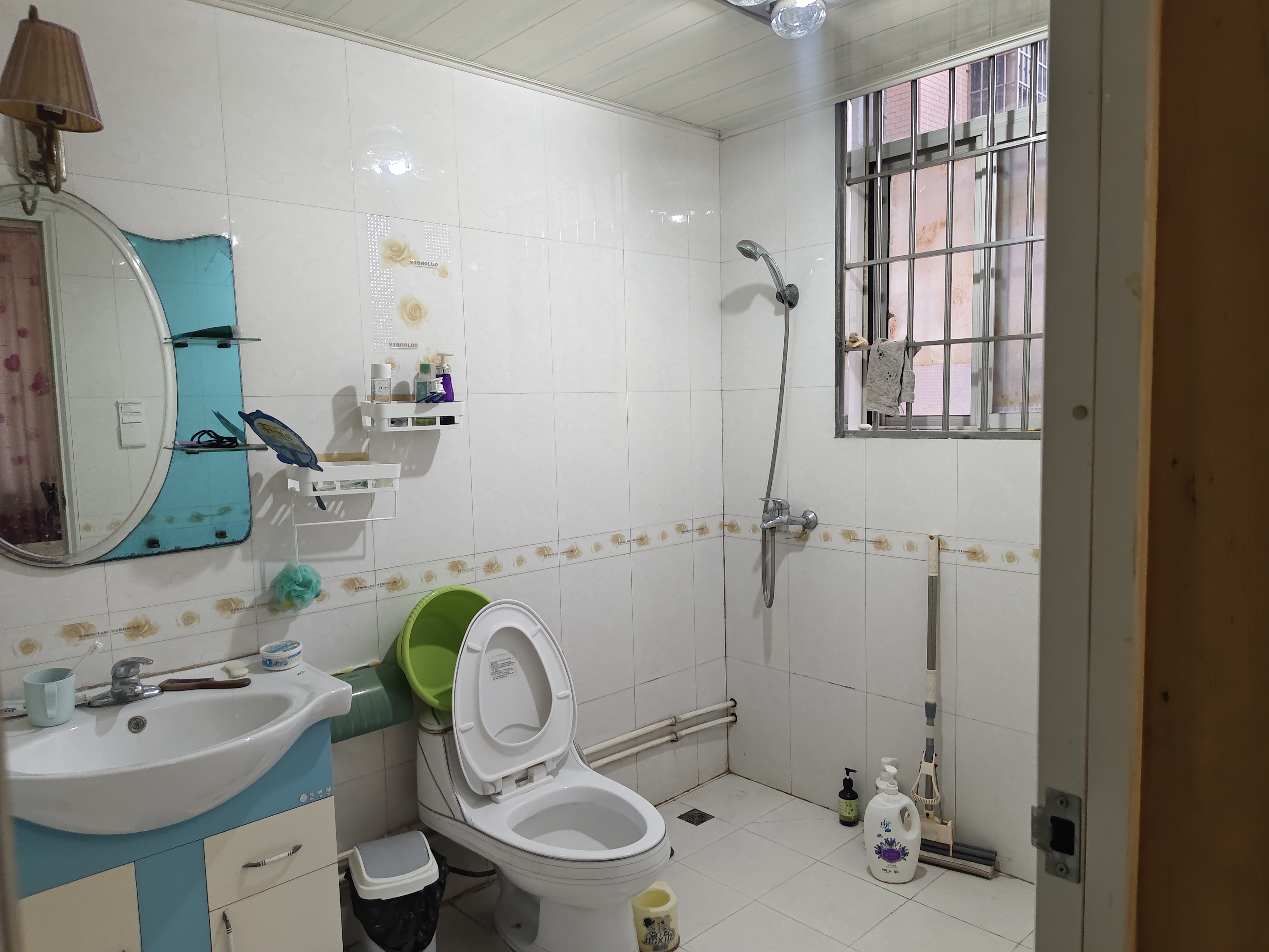 安厦鑫苑 3室2厅2卫 76.8万 安厦鑫苑 3室2厅2卫 76.8万客厅