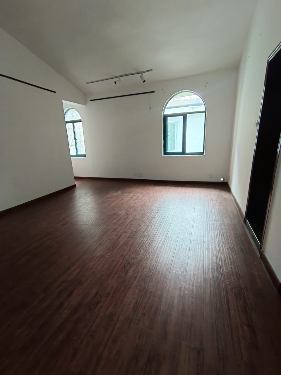 龙园别墅 6室3厅1卫 9900.0元/月 龙园别墅 6室3厅1卫 9900.0元/月室内图