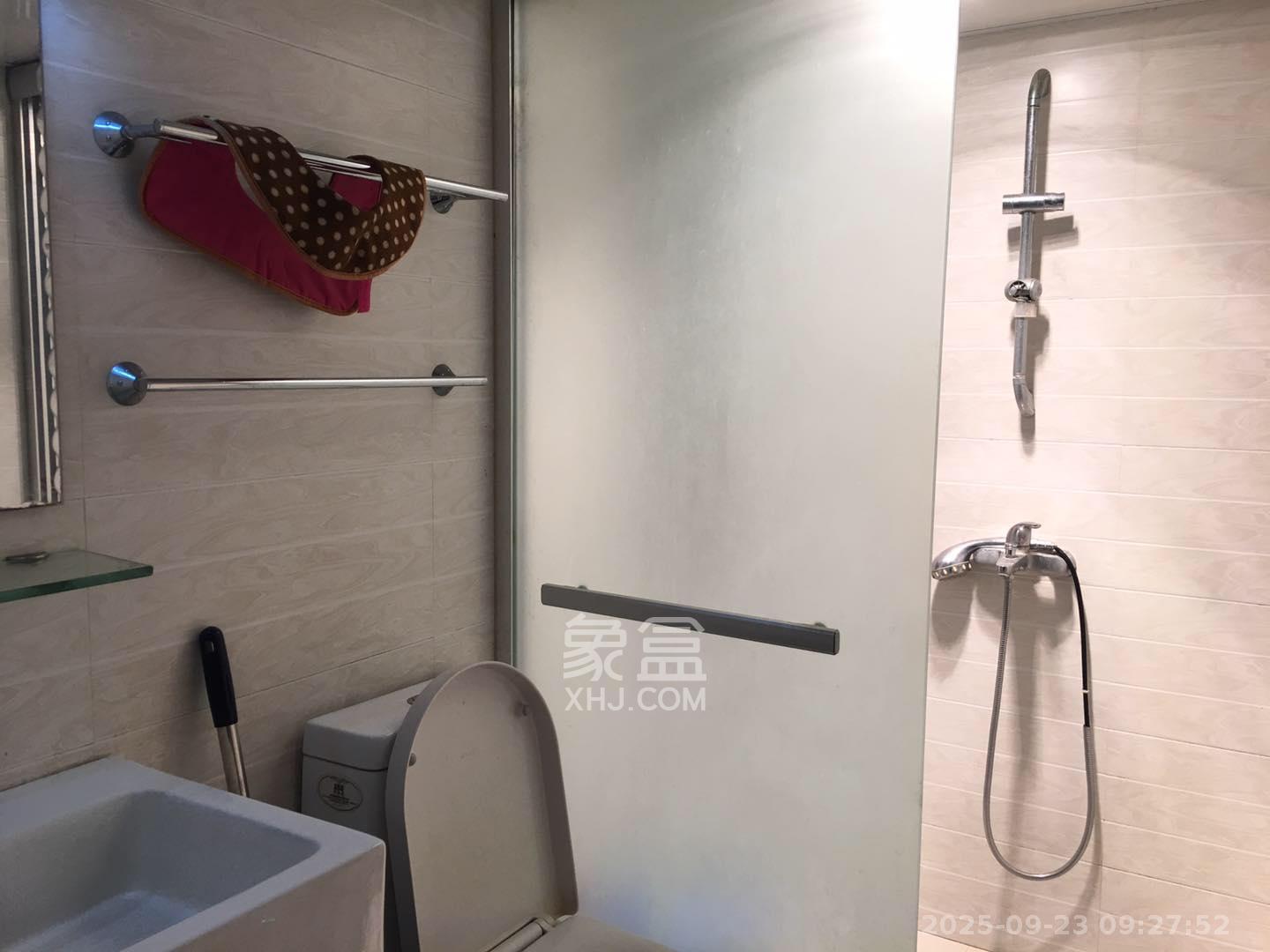 保利麓谷林语B区  3室2厅1卫    2500.0元/月室内图