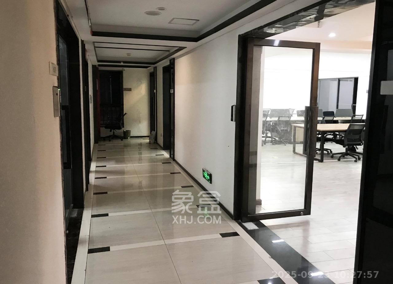 复地星光天地 1室1厅1卫 5500.0元/月 复地星光天地 1室1厅1卫 5500.0元/月室内图