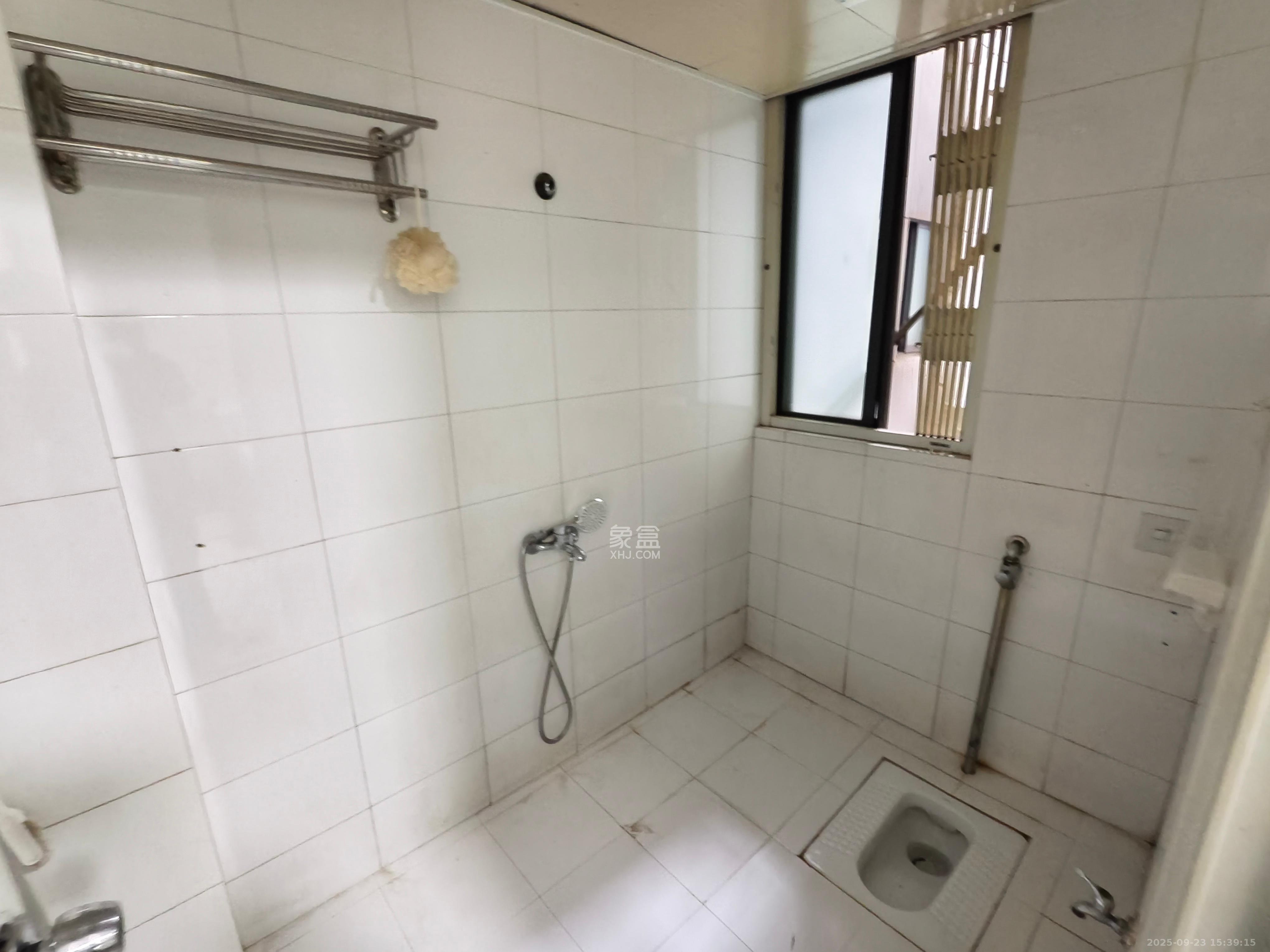 阳光100一期、四五期 3室2厅1卫 2000.0元/月 阳光100一期、四五期 3室2厅1卫 2000.0元/月室内图