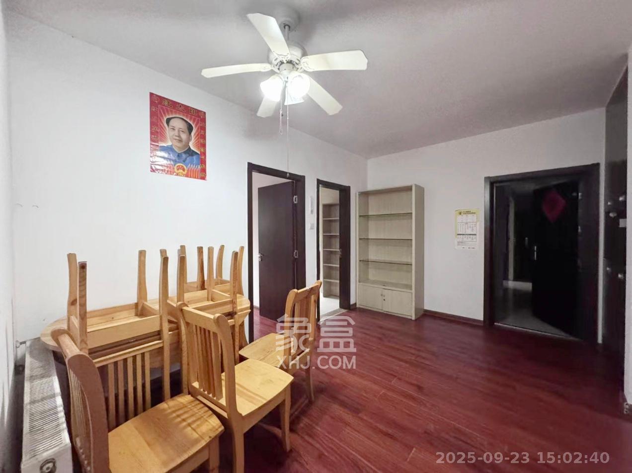 龙湾1号公馆  3室2厅1卫    2400.0元/月室内图