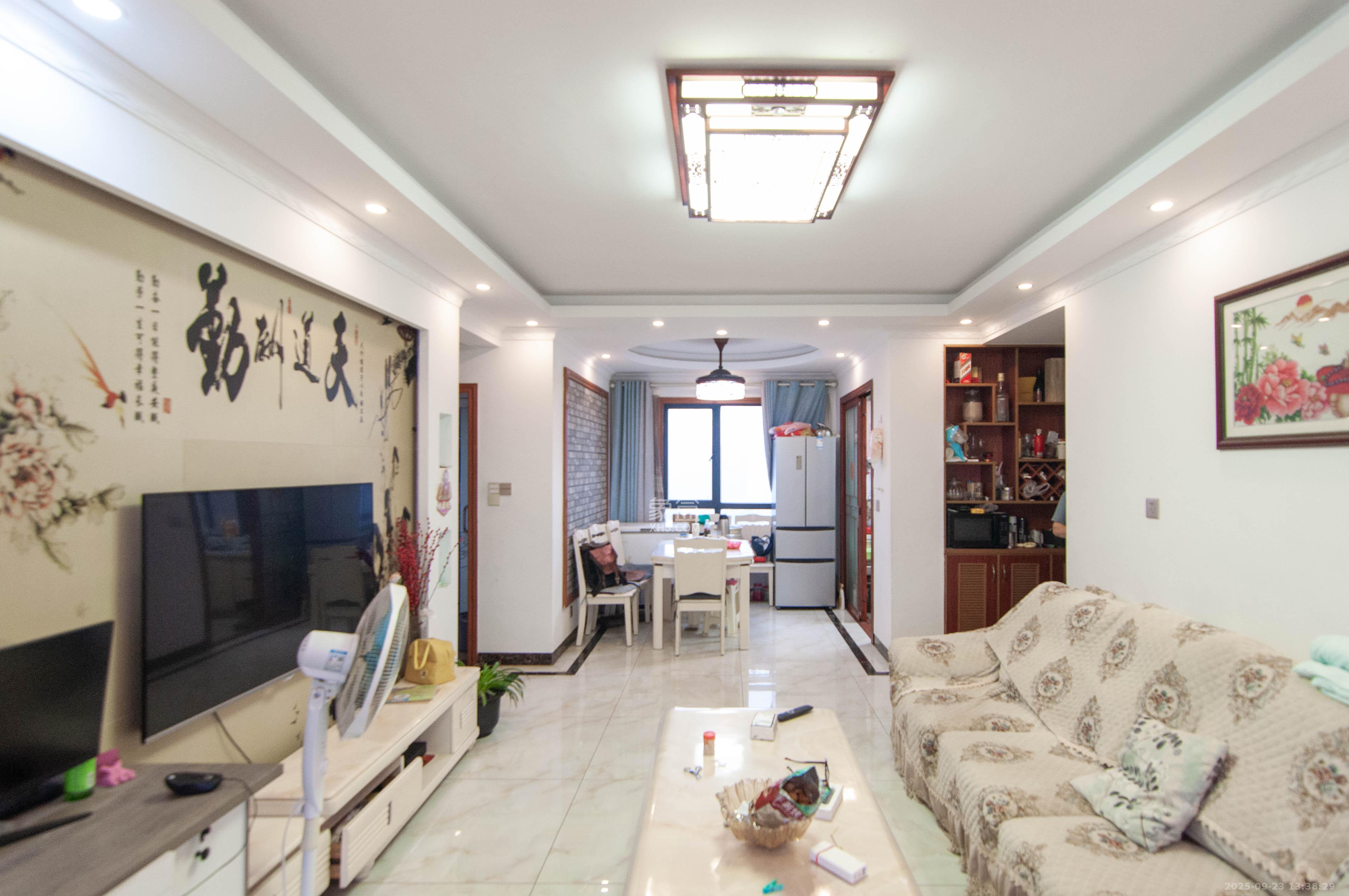 振业城二期 3室2厅2卫 152.0万 振业城二期 3室2厅2卫 152.0万客厅