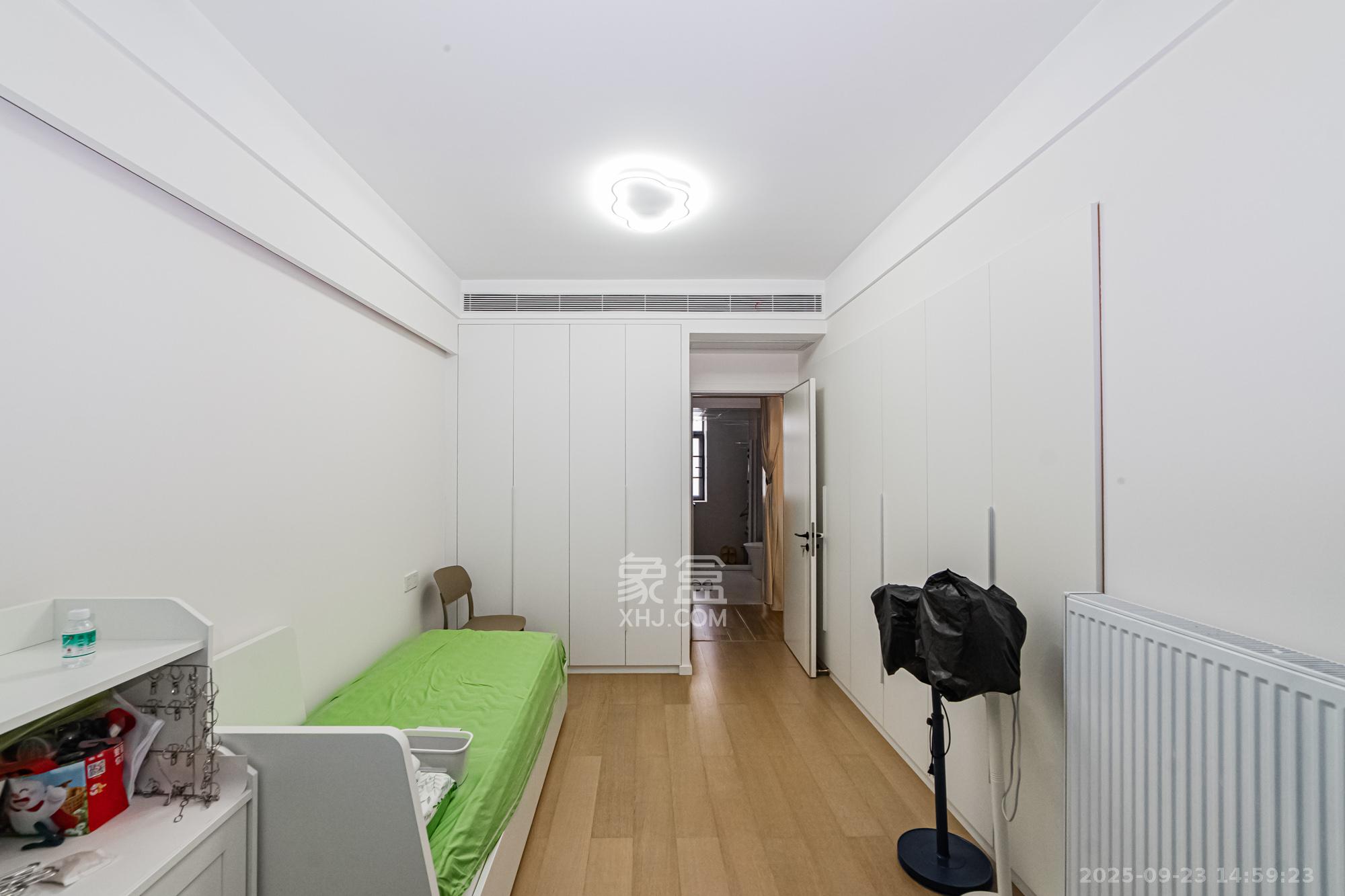 珠江花城一期桂苑 3室2厅1卫 110.0万 珠江花城一期桂苑 3室2厅1卫 110.0万卧室