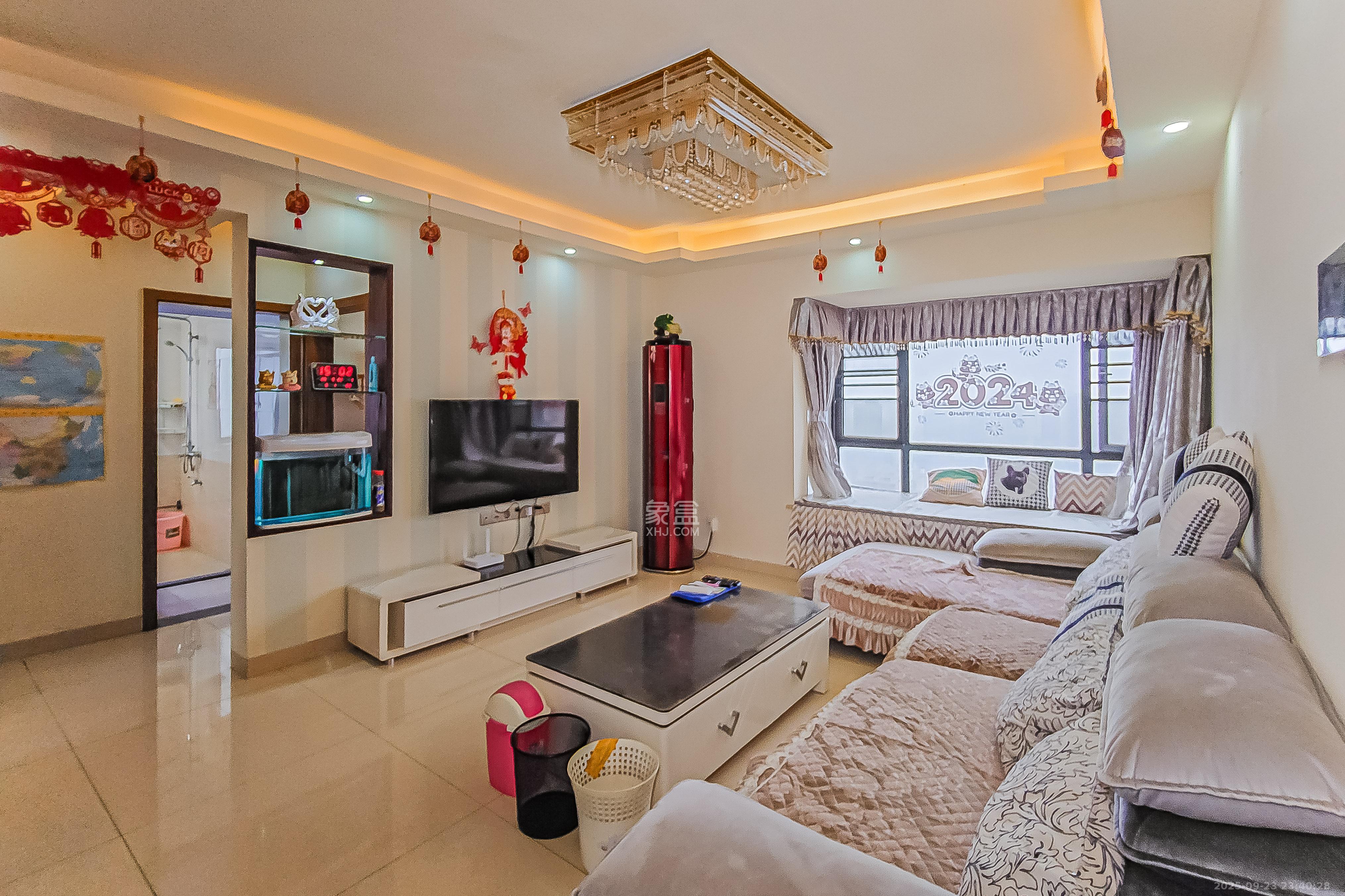 钱隆首府(福晟御园) 3室2厅2卫 150.0万 钱隆首府(福晟御园) 3室2厅2卫 150.0万客厅