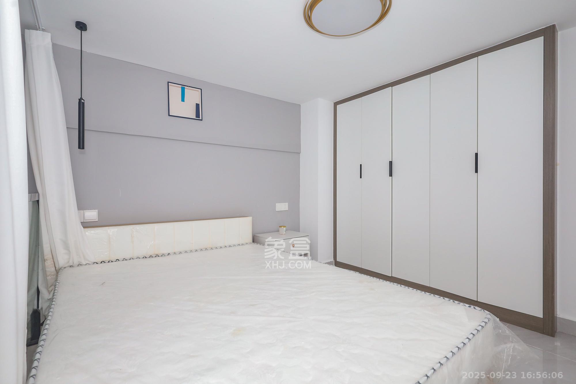 卓越中寰  1室0厅0卫    49.0万卧室