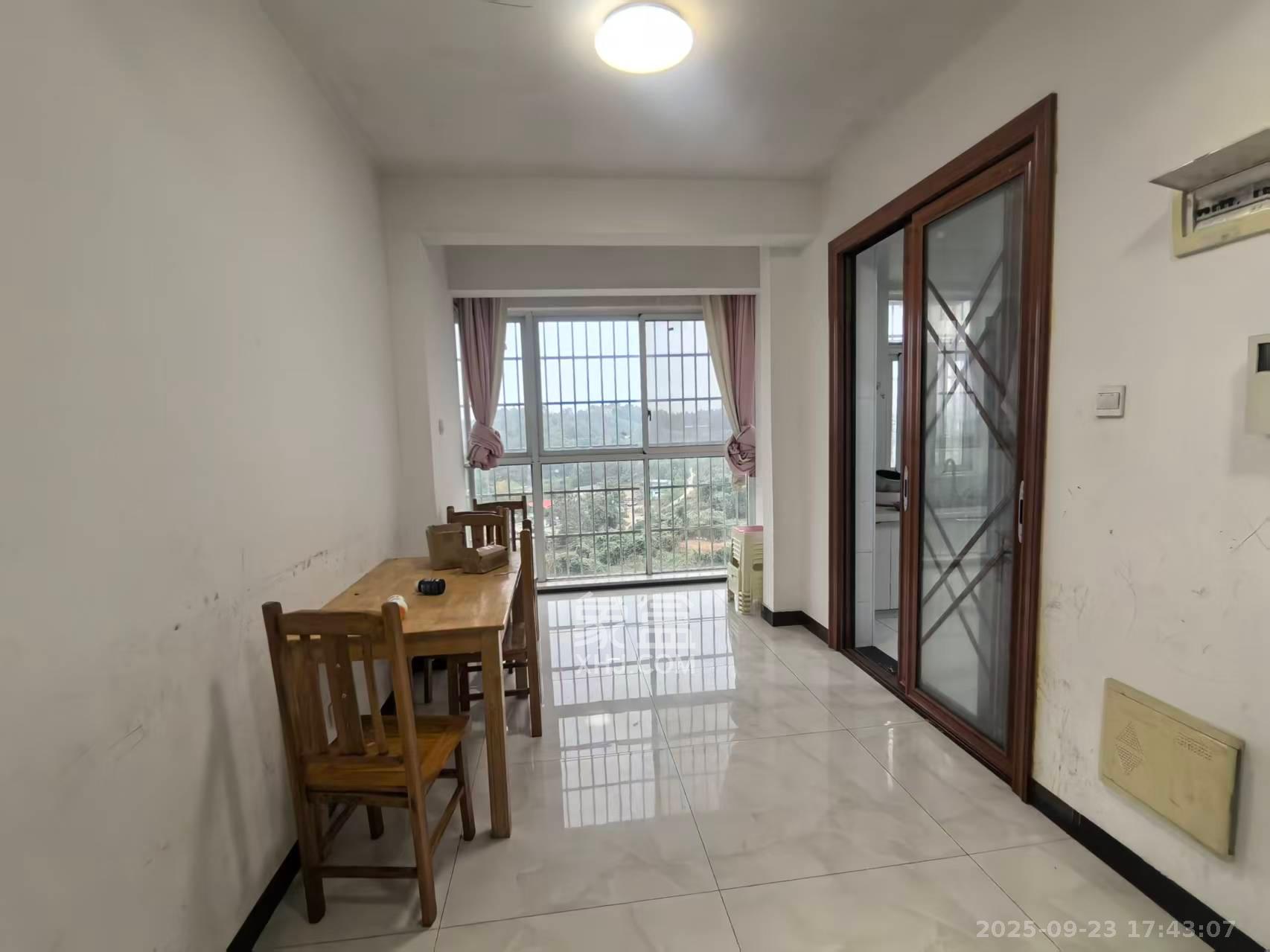 凯富漫城  3室2厅2卫    1400.0元/月室内图