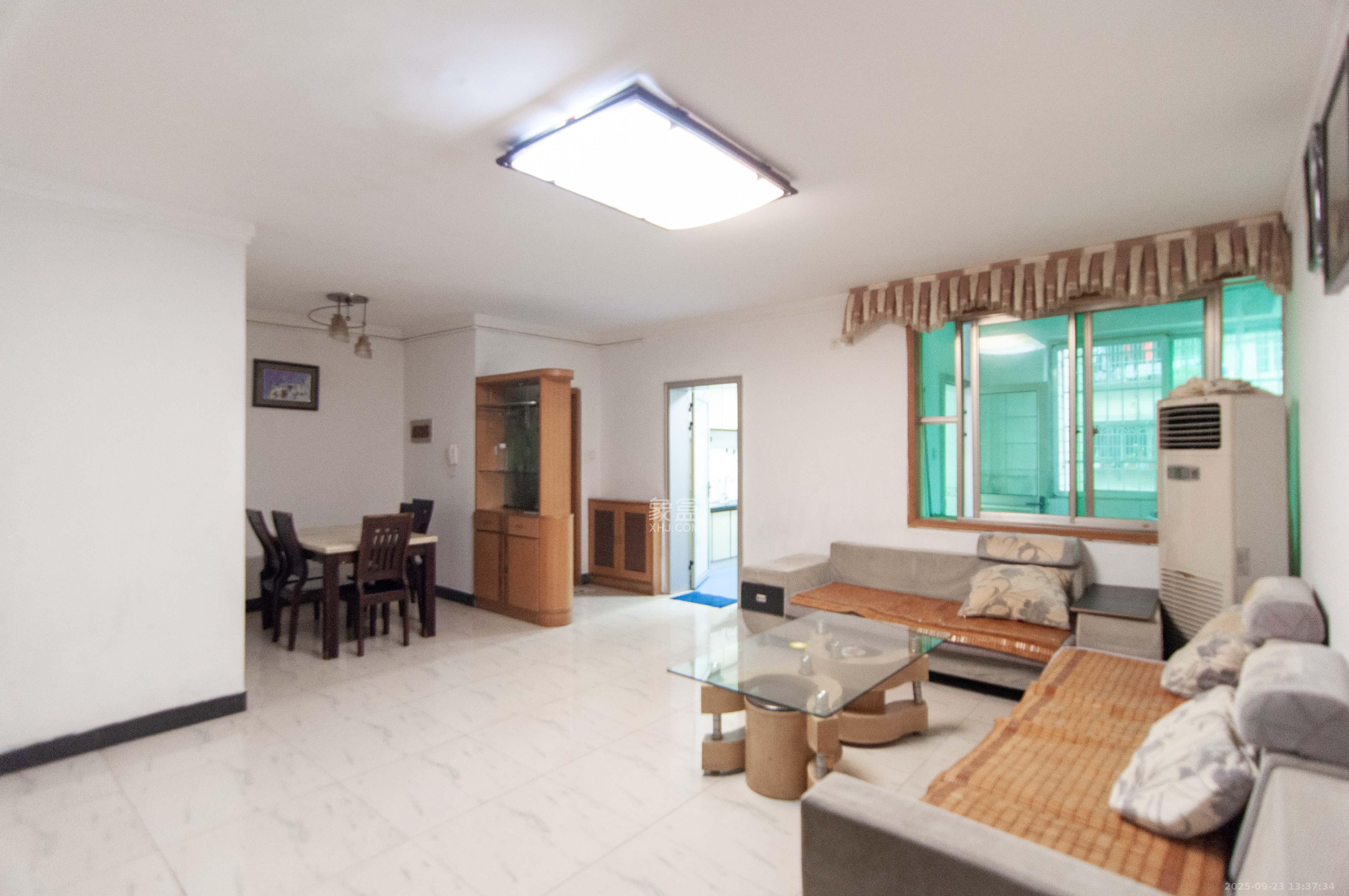 兰亭居  3室2厅2卫    72.0万客厅