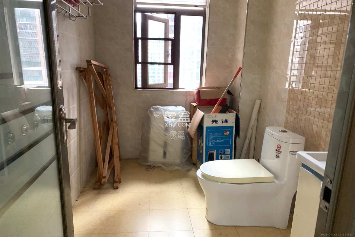 水岸世景  3室2厅2卫    2200.0元/月 水岸世景  3室2厅2卫    2200.0元/月室内图