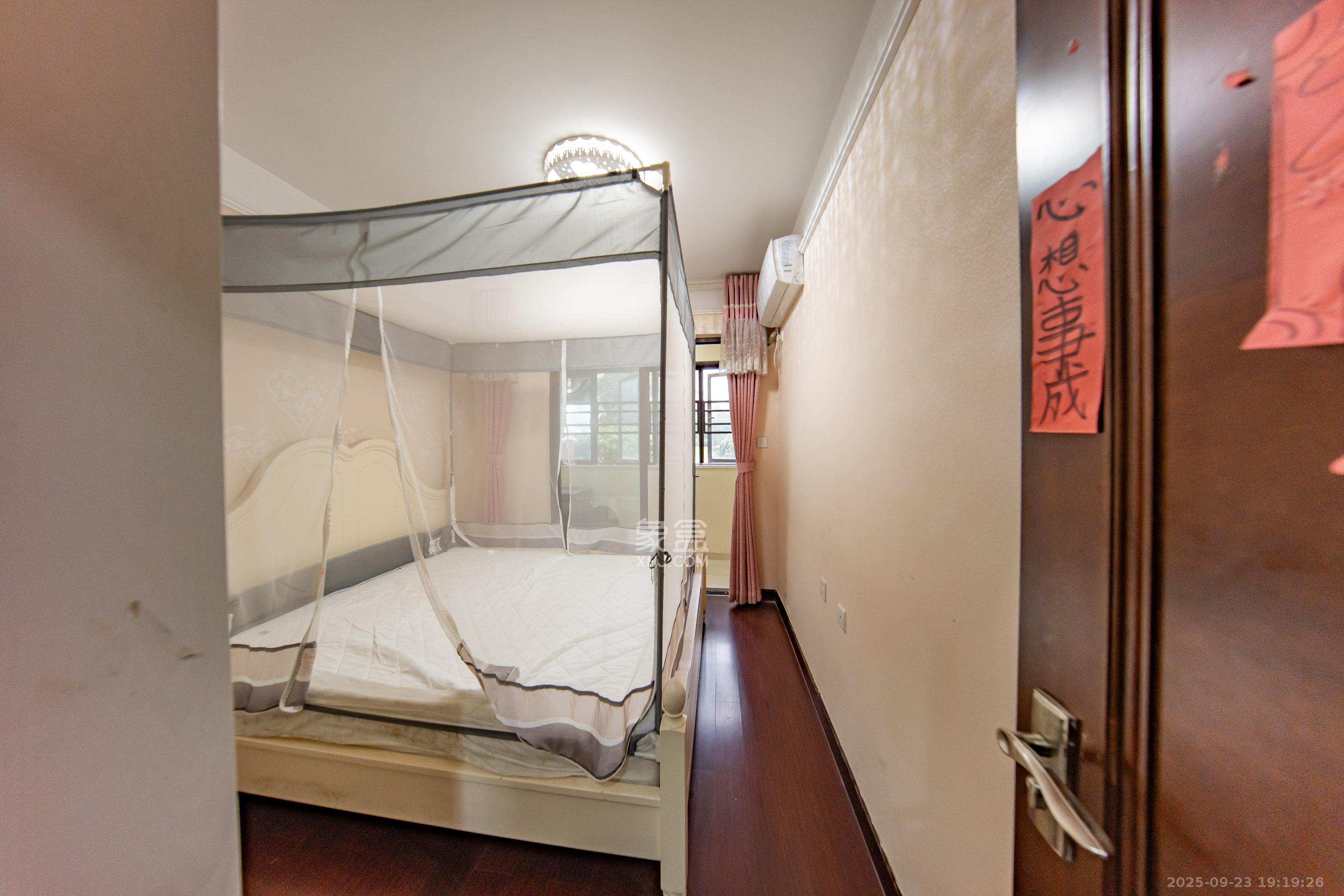 中海国际三期 3室2厅2卫 2400.0元/月 中海国际三期 3室2厅2卫 2400.0元/月室内图