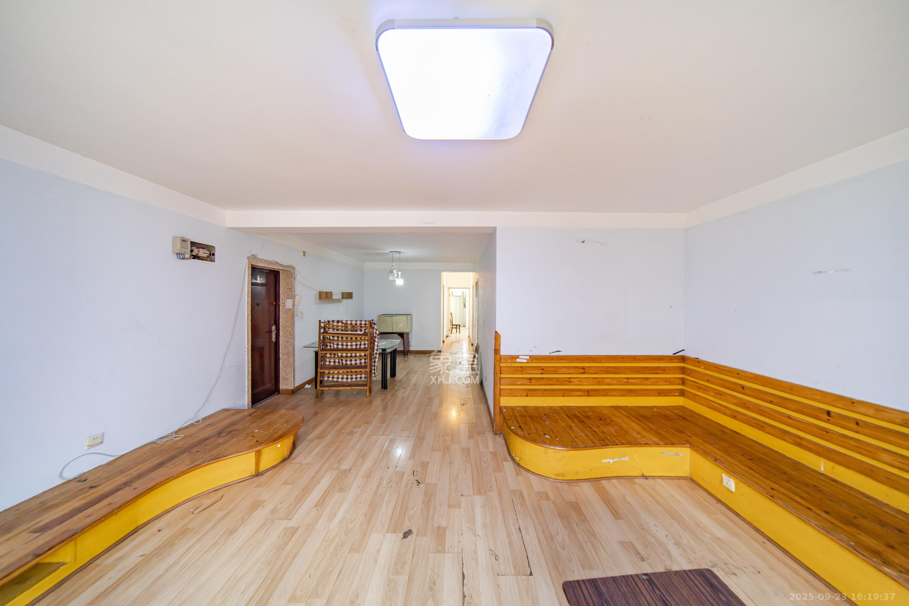 科教新村 3室2厅1卫 106.0万 科教新村 3室2厅1卫 106.0万客厅