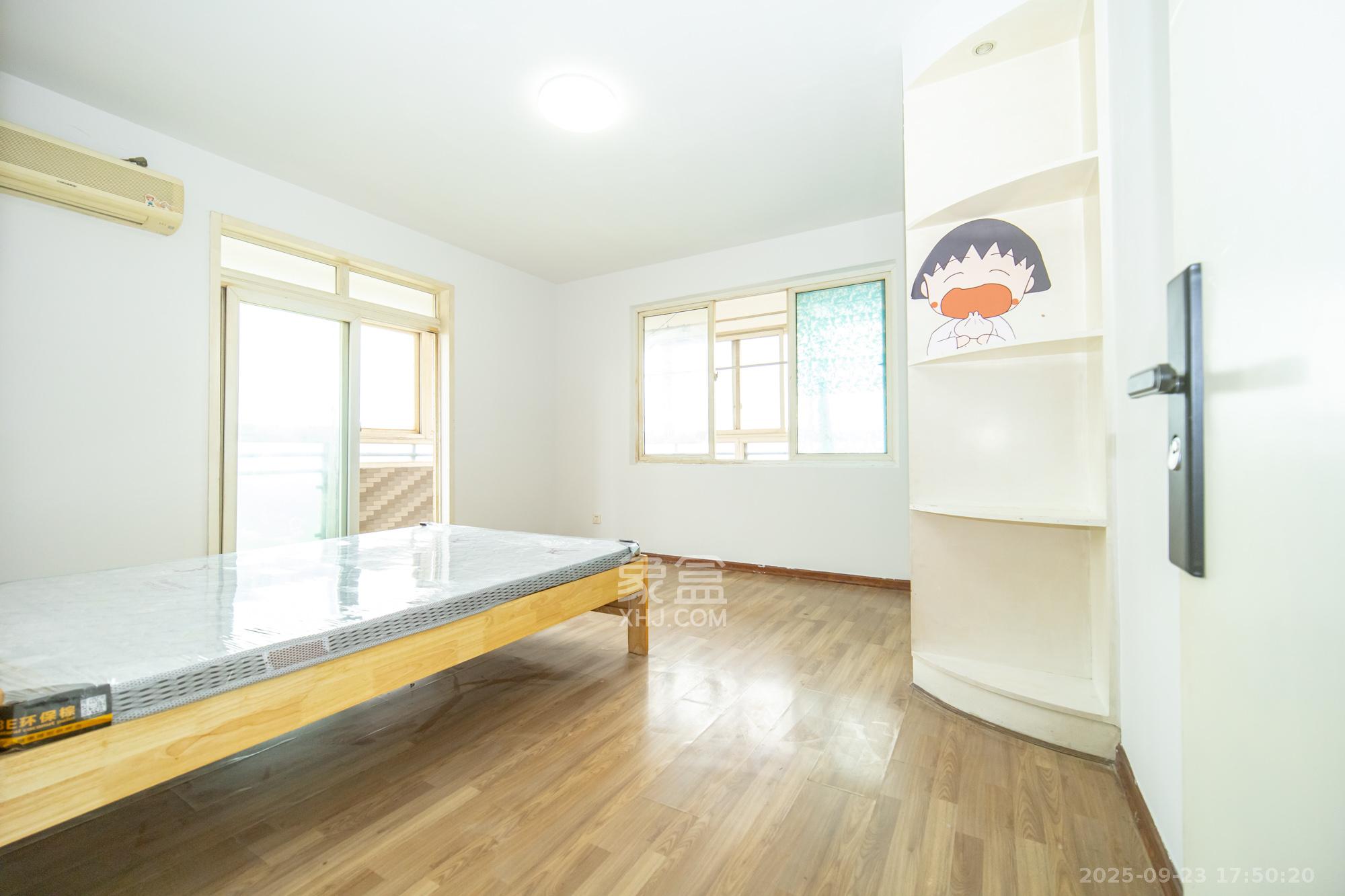 晶华美地  4室2厅2卫    79.8万卧室