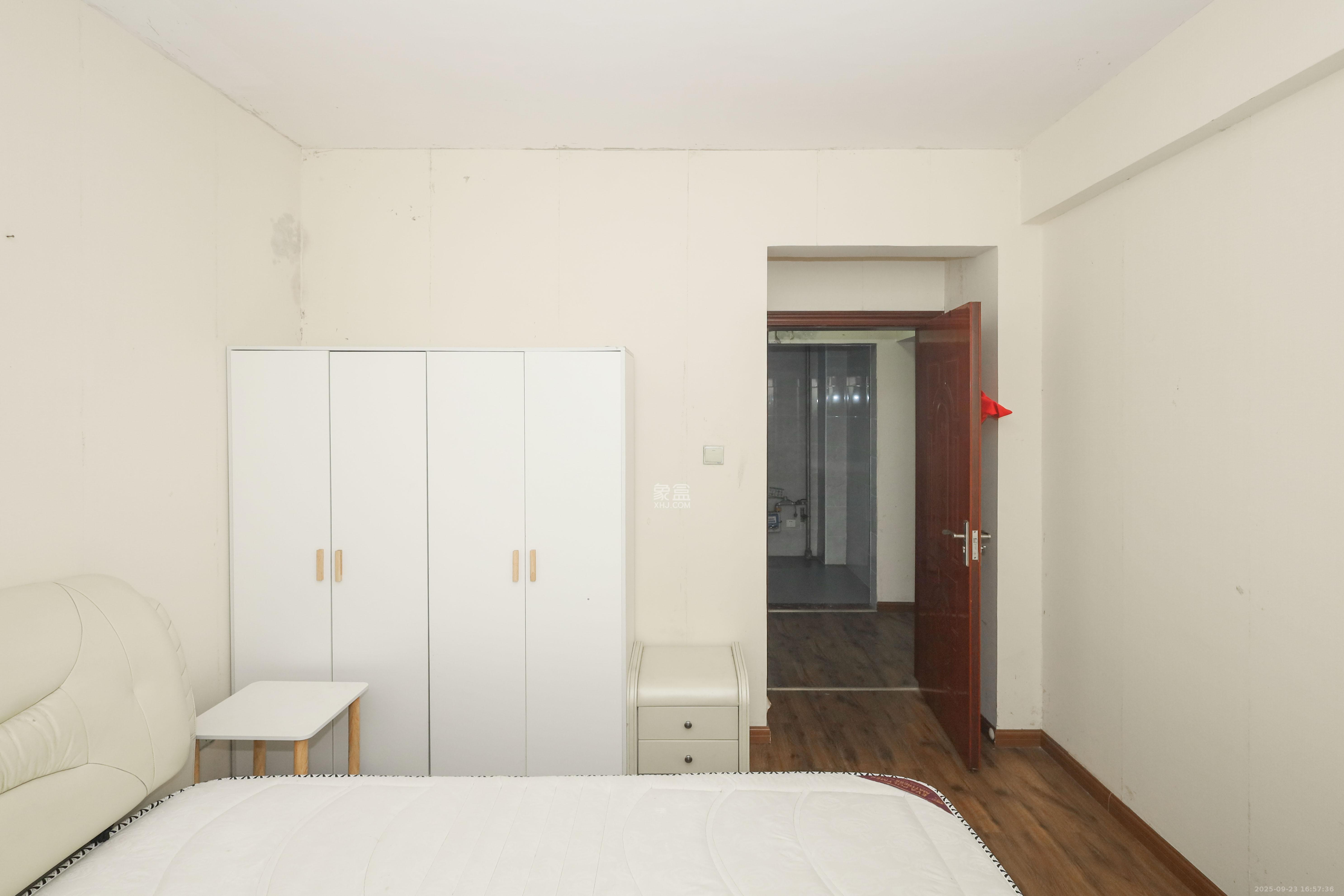 保利麓谷林语A区  2室1厅1卫    68.0万卧室