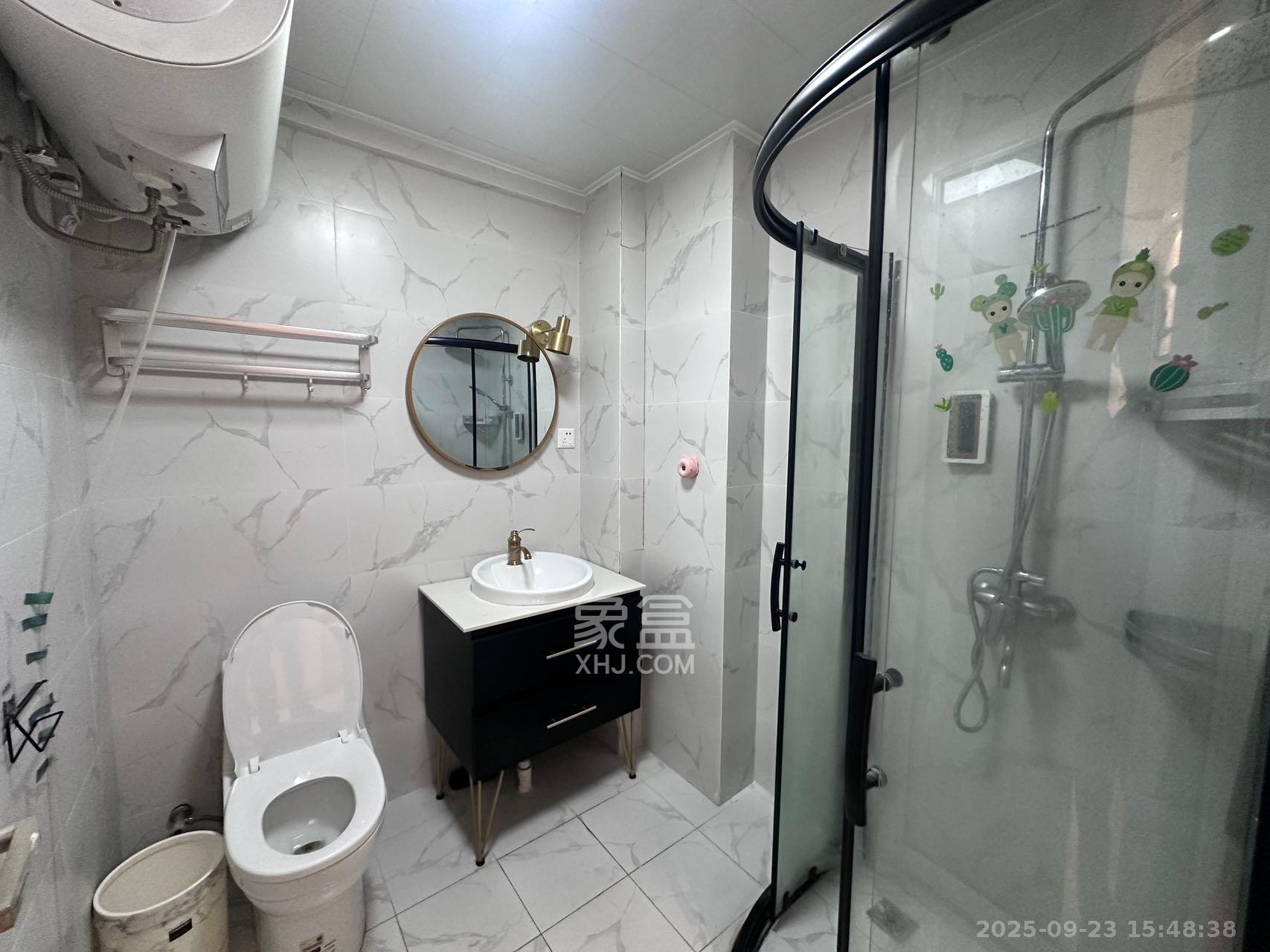 复地星光天地  1室1厅1卫    1800.0元/月室内图