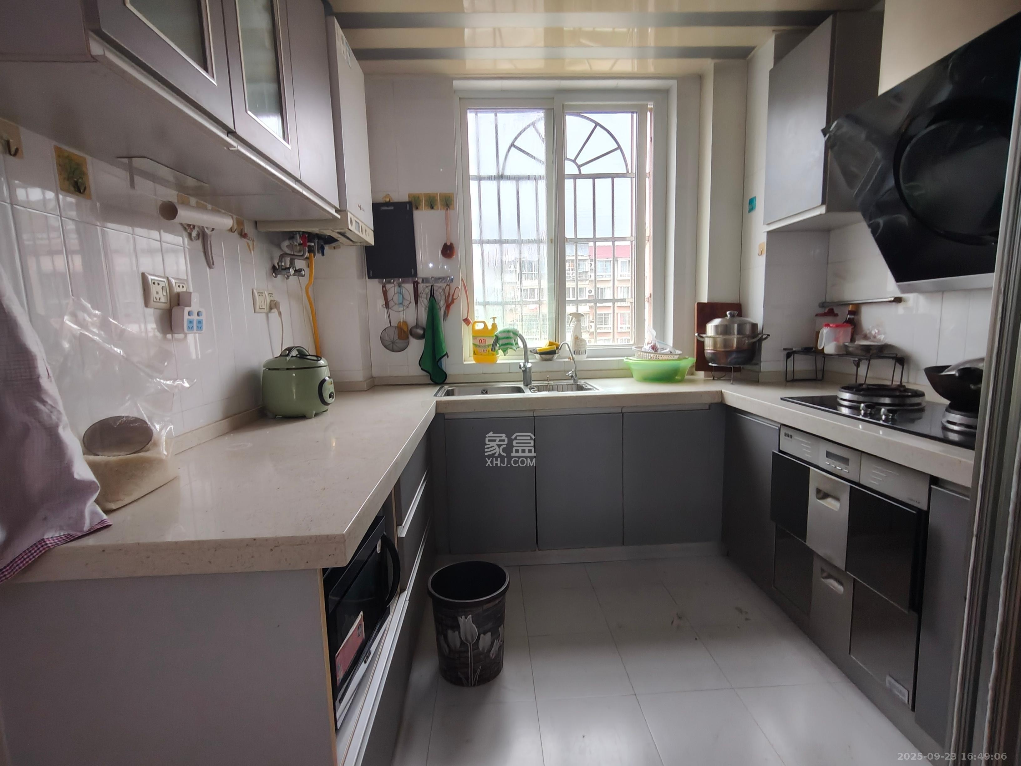 东方名都百草园  3室2厅1卫    2100.0元/月室内图