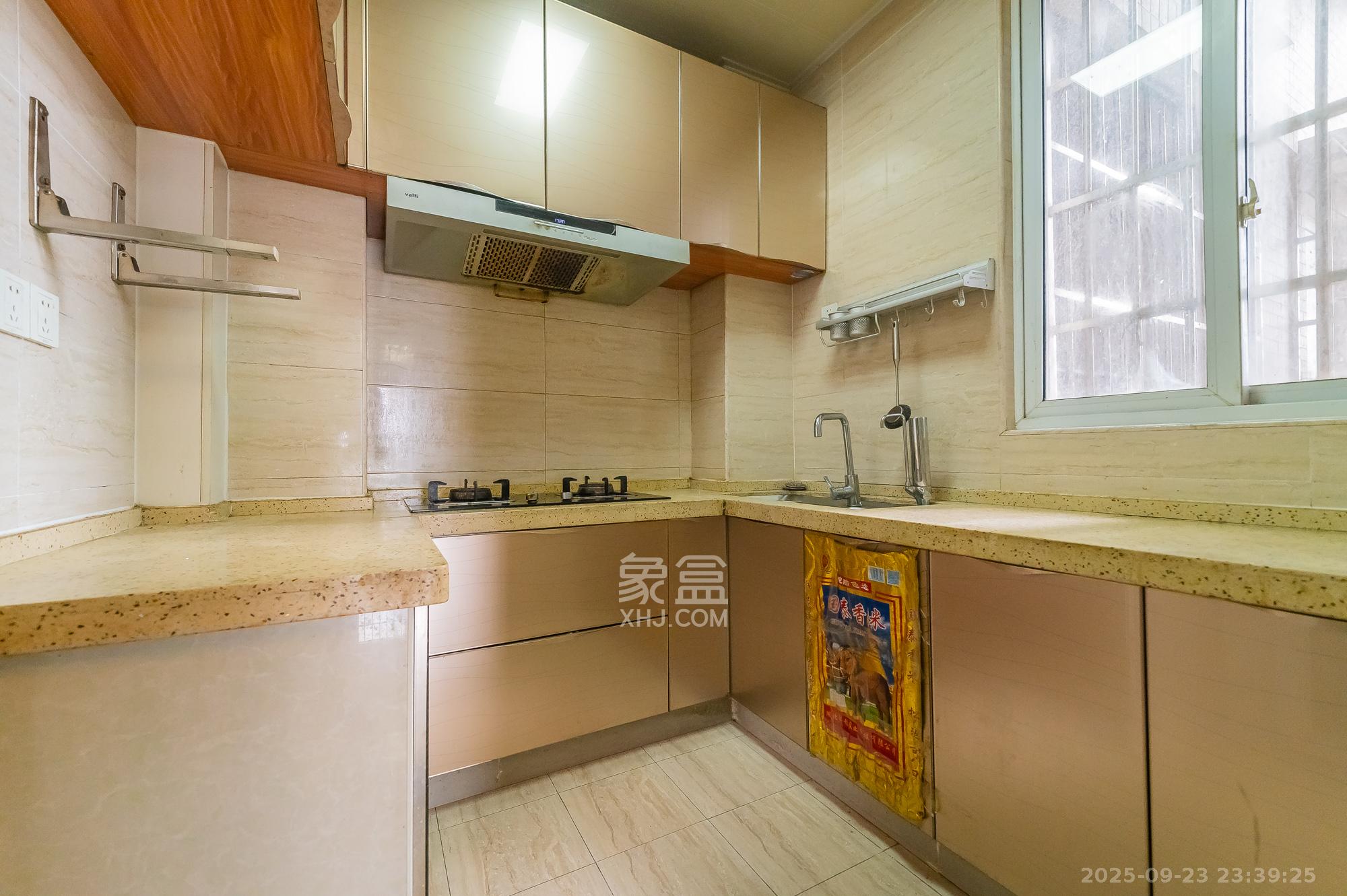 泊林晶城  3室2厅1卫    48.8万厨房