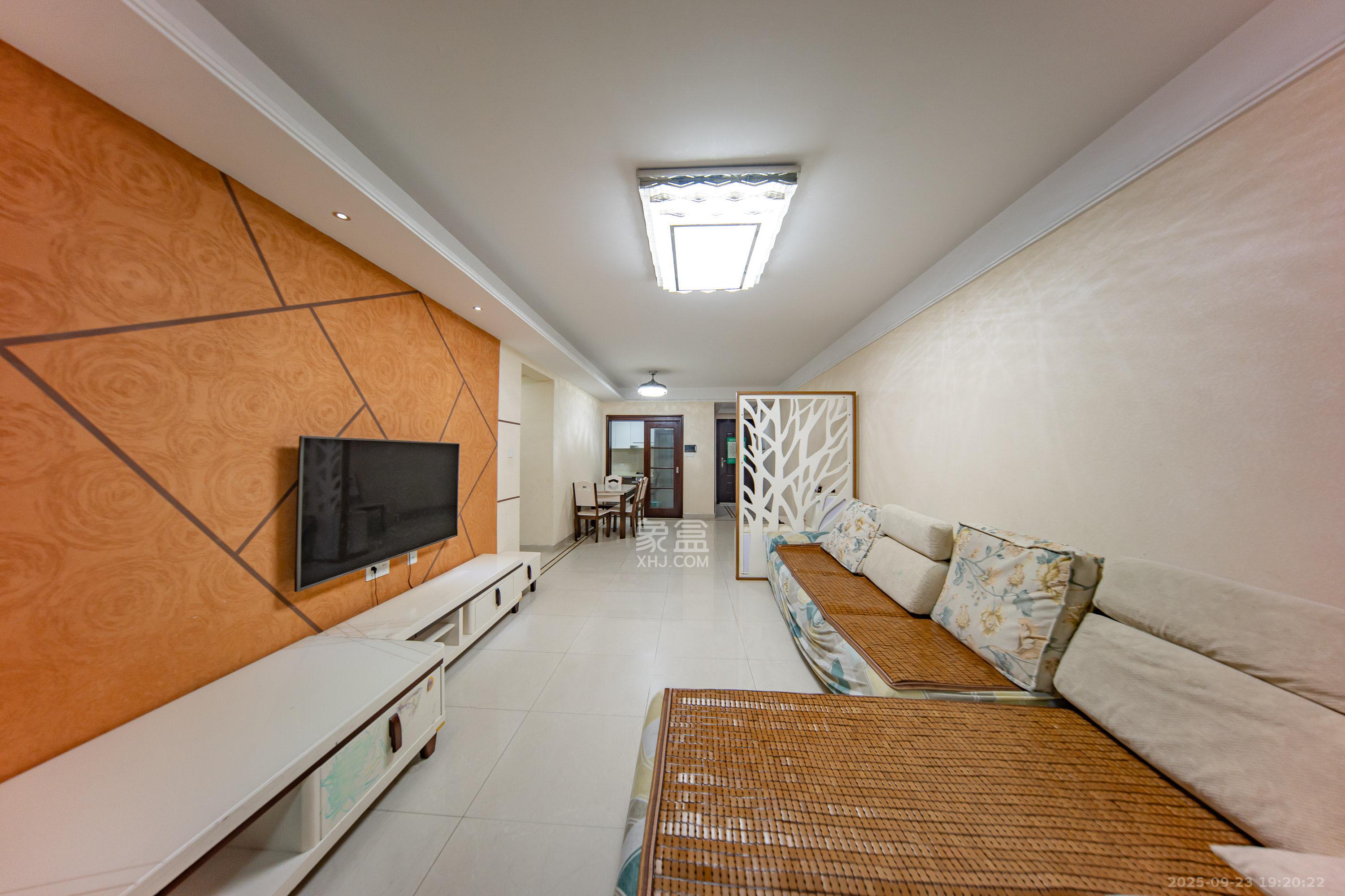 中海国际三期 3室2厅2卫 2400.0元/月 中海国际三期 3室2厅2卫 2400.0元/月室内图