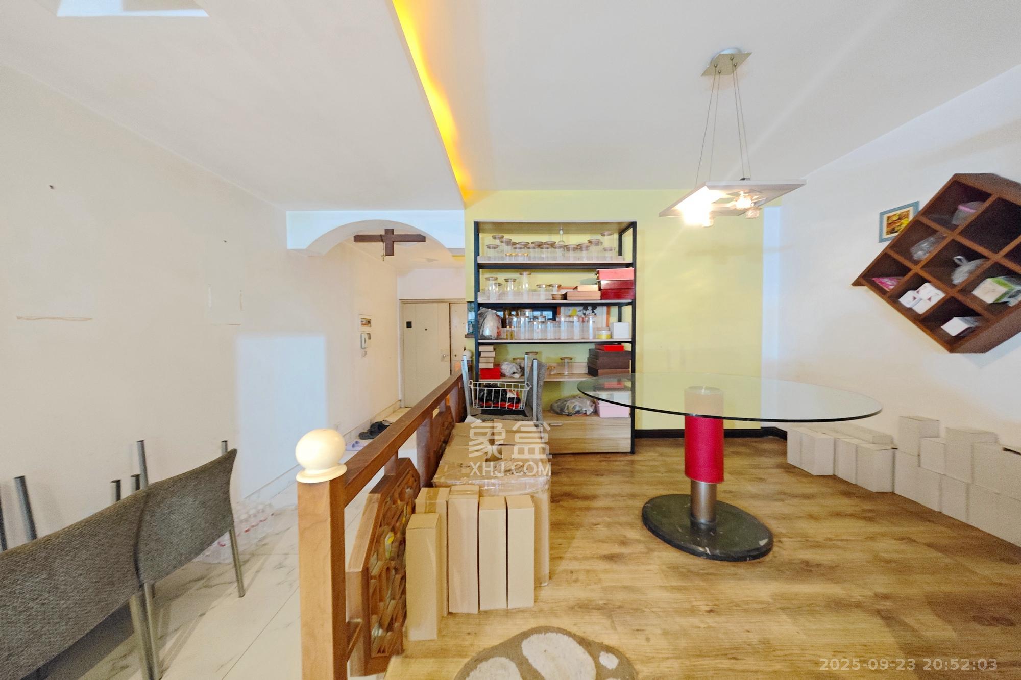 鑫天佳园  3室2厅2卫    72.8万客厅