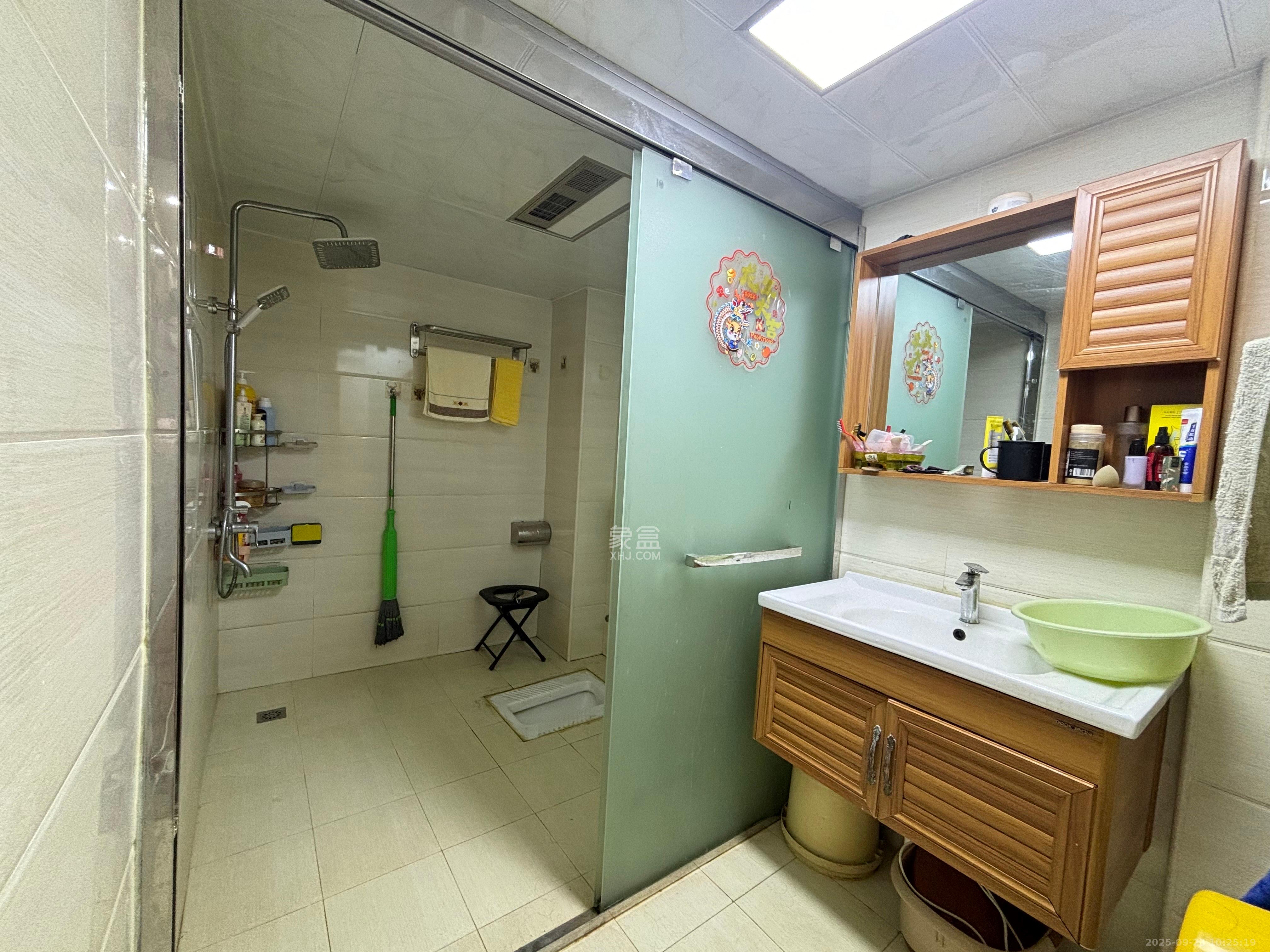 山水湾  3室2厅1卫    1800.0元/月室内图