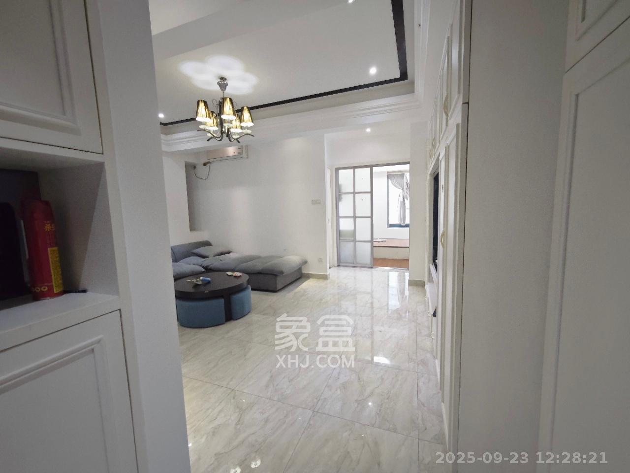 东怡外国(南湖一号) 2室1厅1卫 2200.0元/月 东怡外国(南湖一号) 2室1厅1卫 2200.0元/月室内图