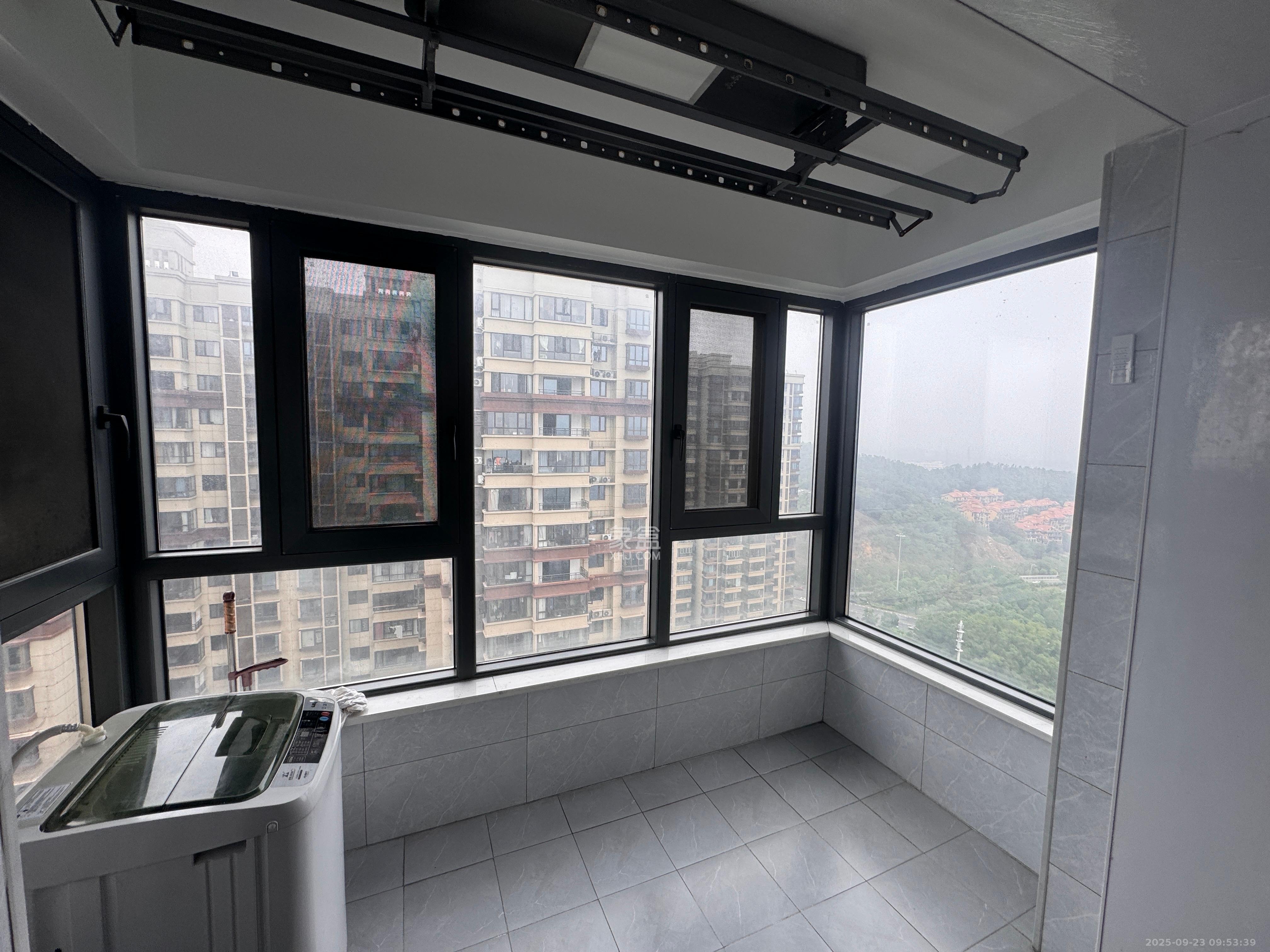 山语城三期 3室2厅2卫 2200.0元/月 山语城三期 3室2厅2卫 2200.0元/月室内图