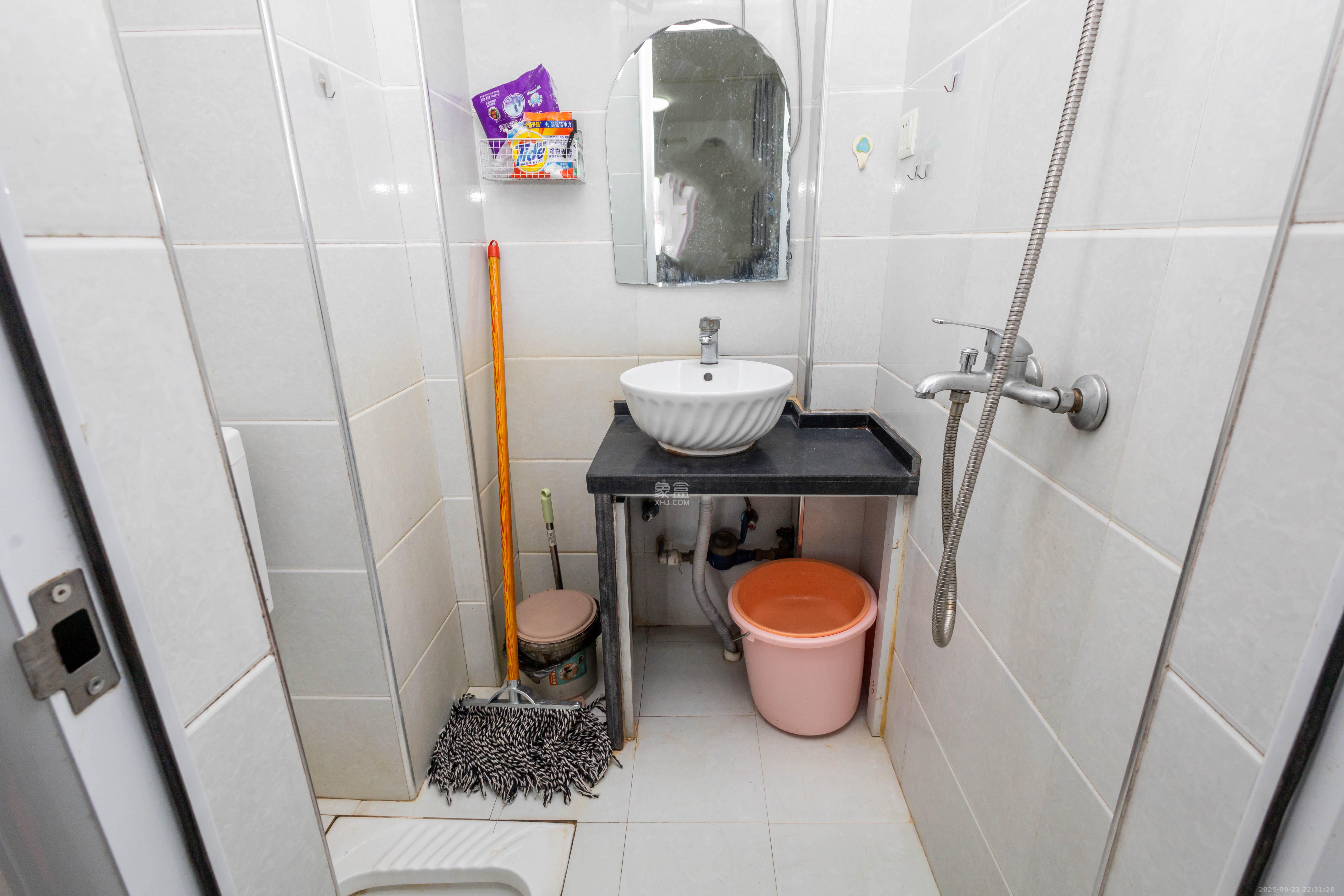 爵士湘  1室1厅1卫    16.8万 爵士湘  1室1厅1卫    16.8万卫生间