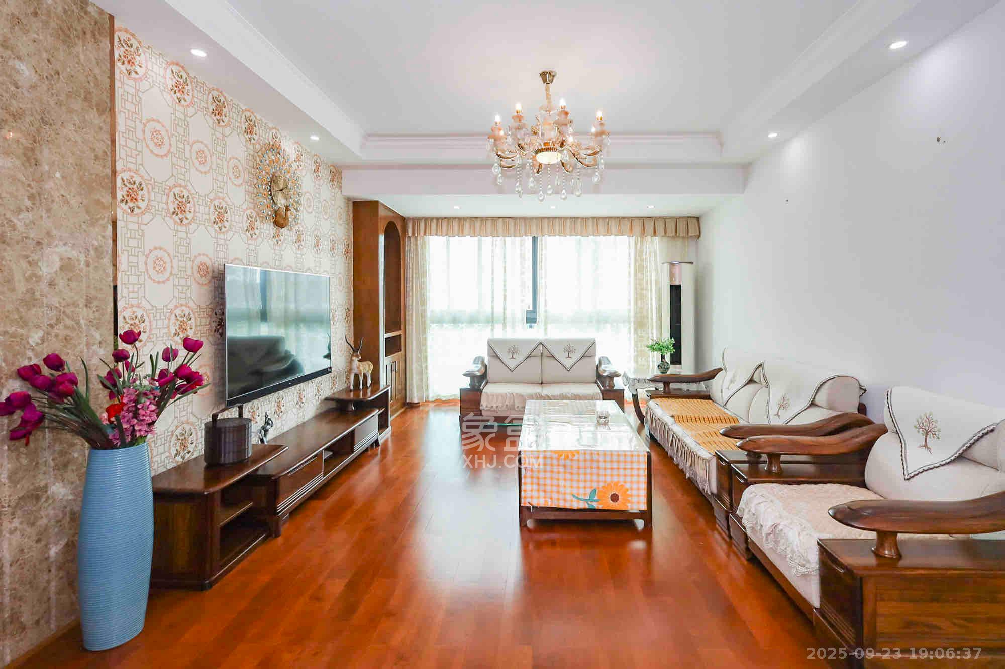 滨江一号(丰泰花园) 3室2厅2卫 3200.0元/月 滨江一号(丰泰花园) 3室2厅2卫 3200.0元/月室内图