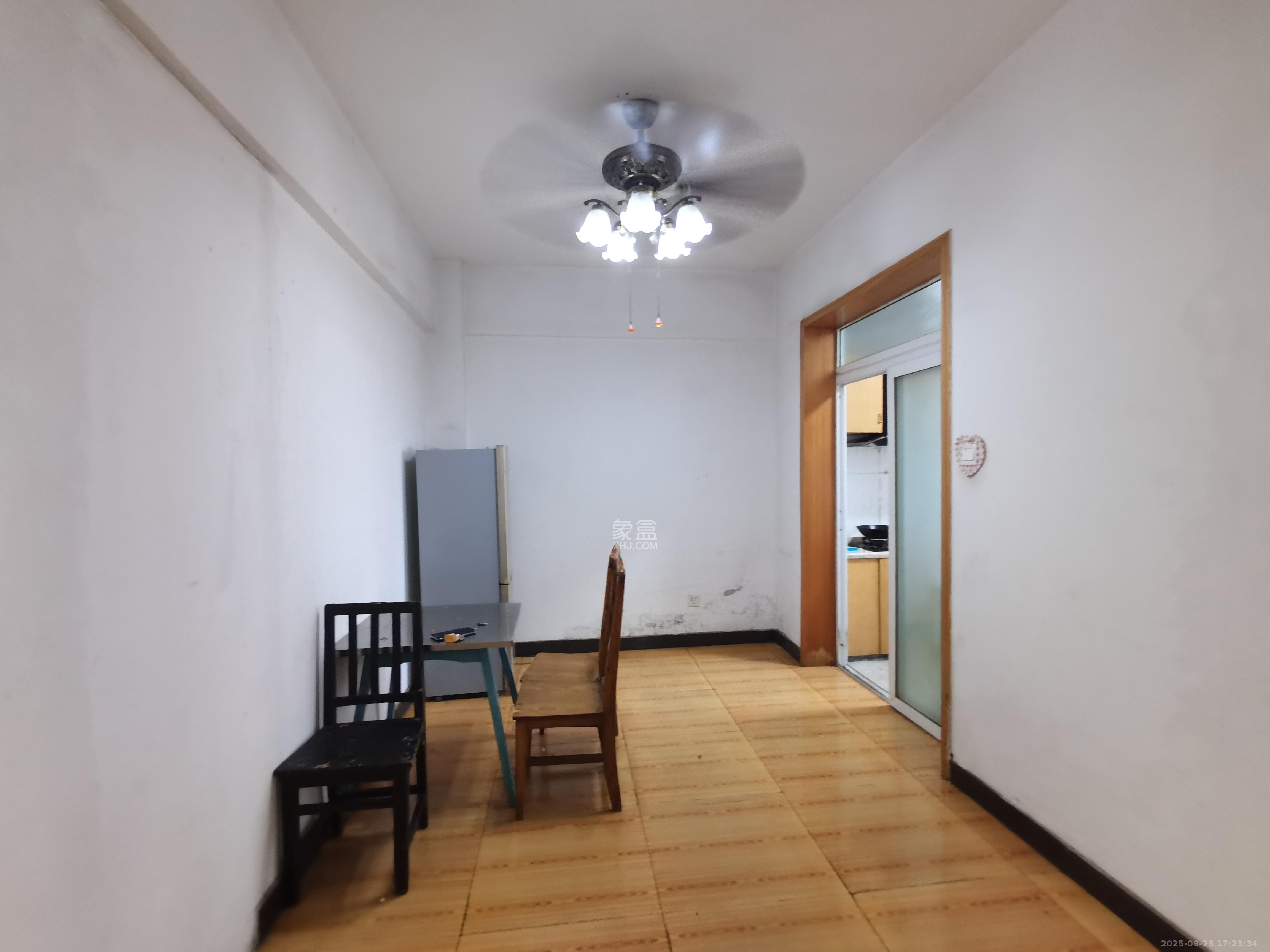 长建建材市场 2室2厅1卫 1600.0元/月 长建建材市场 2室2厅1卫 1600.0元/月室内图