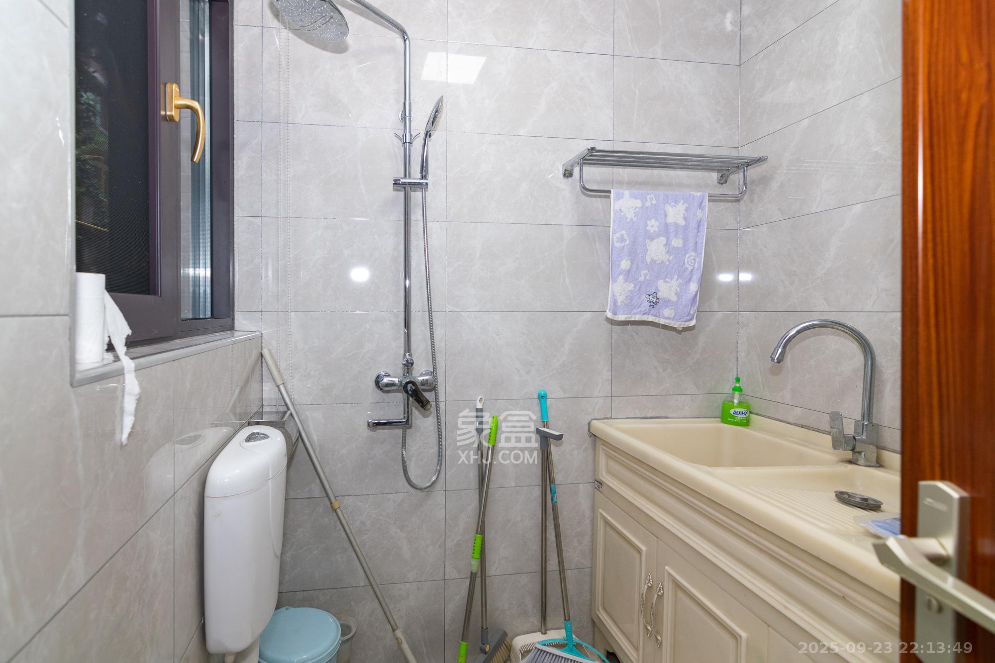 悦禧国际山庄 5室3厅4卫 438.0万 悦禧国际山庄 5室3厅4卫 438.0万卫生间