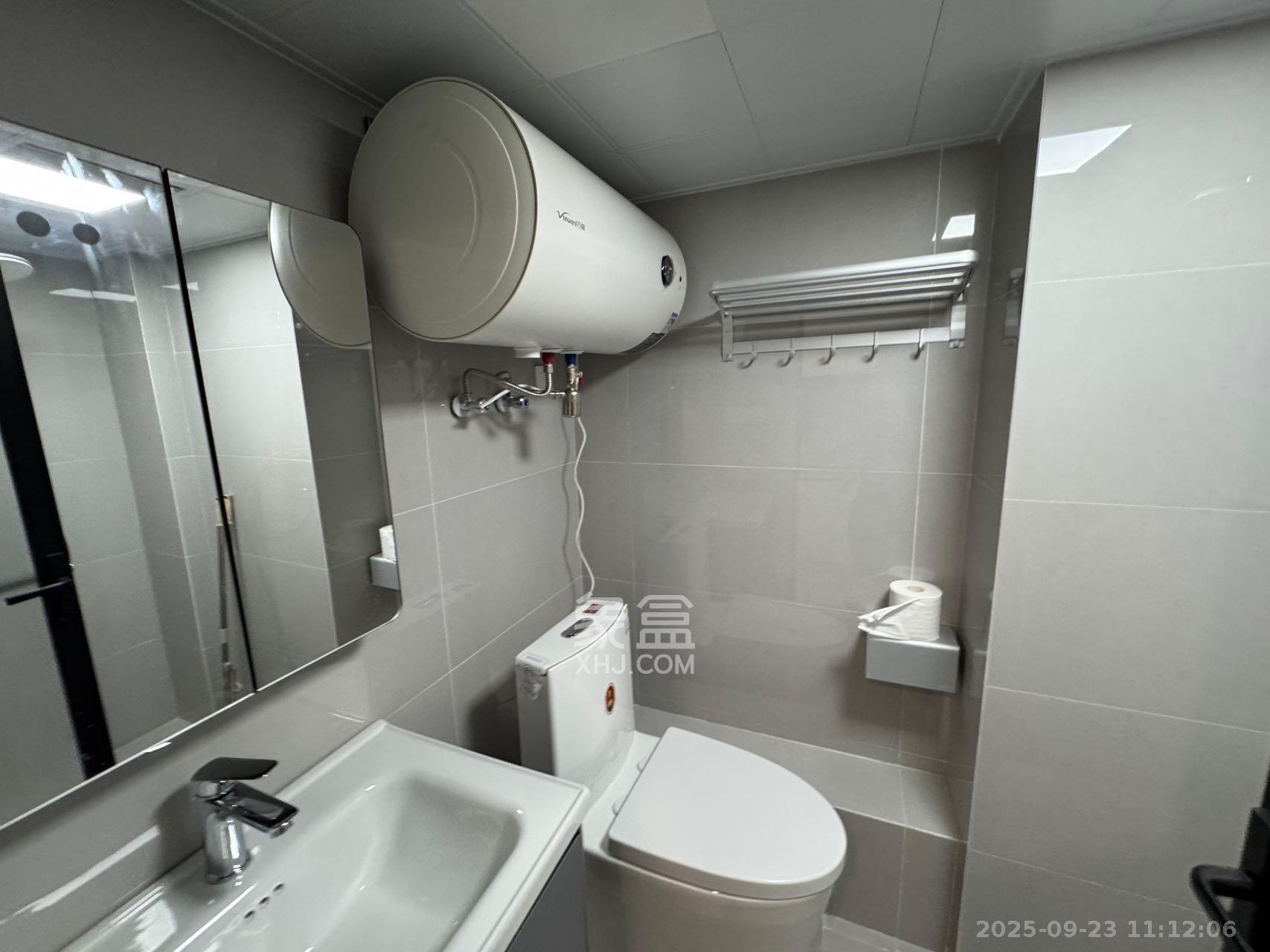 卓越中寰  2室1厅1卫    2500.0元/月室内图