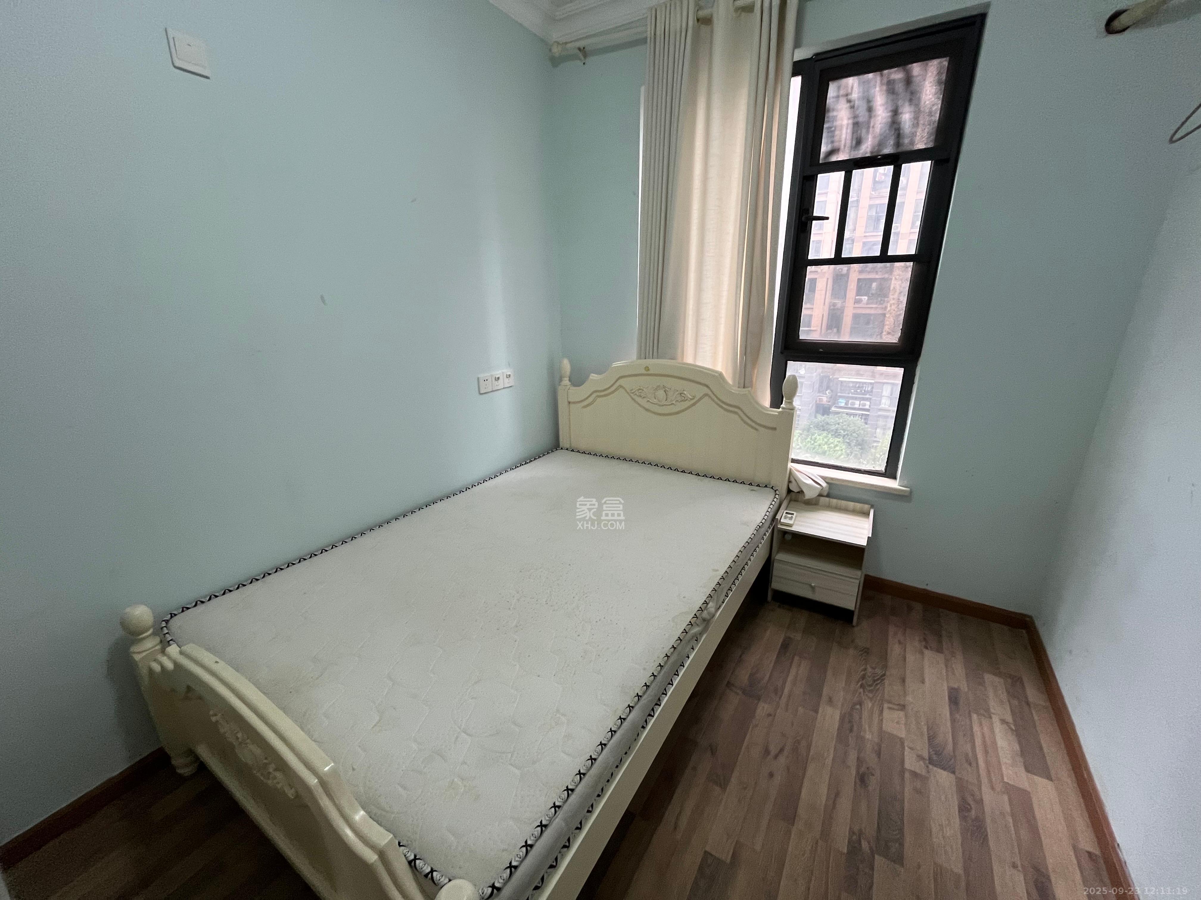 荣盛花语馨苑 3室2厅1卫 2300.0元/月 荣盛花语馨苑 3室2厅1卫 2300.0元/月室内图