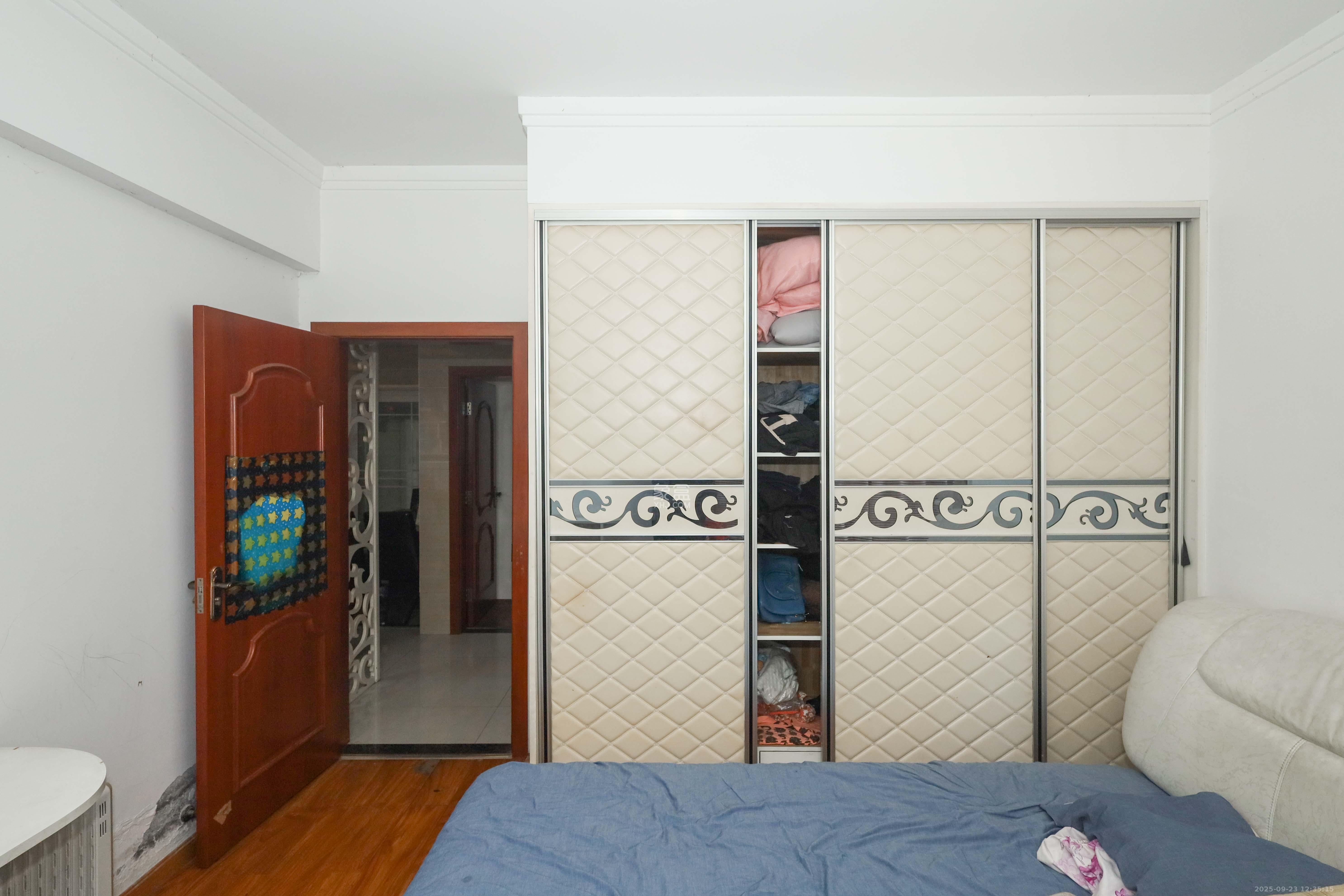 麓谷公馆(涉外国际公馆) 2室0厅0卫 55.0万 麓谷公馆(涉外国际公馆) 2室0厅0卫 55.0万卧室